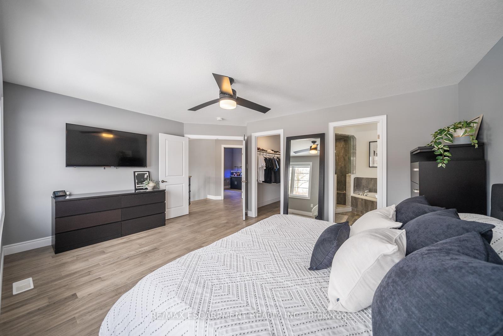 Photo 16 of 36 Miller Drive, Hamilton, Ancaster — HOMEH
