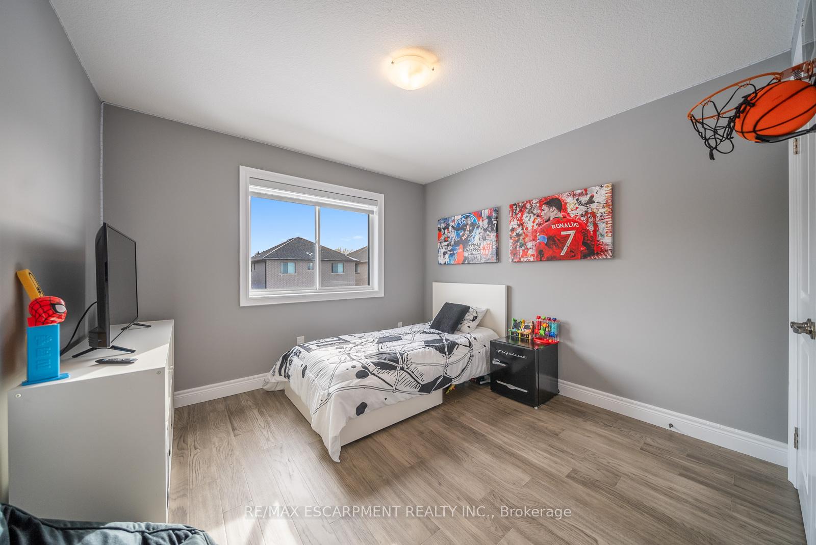 Photo 22 of 36 Miller Drive, Hamilton, Ancaster — HOMEH