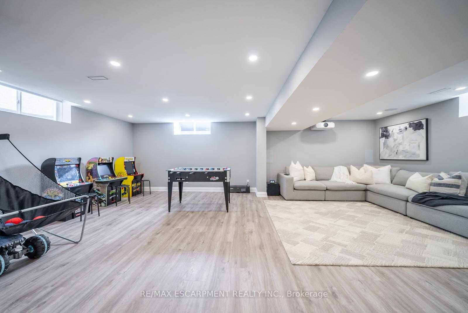 Photo 29 of 36 Miller Drive, Hamilton, Ancaster — HOMEH