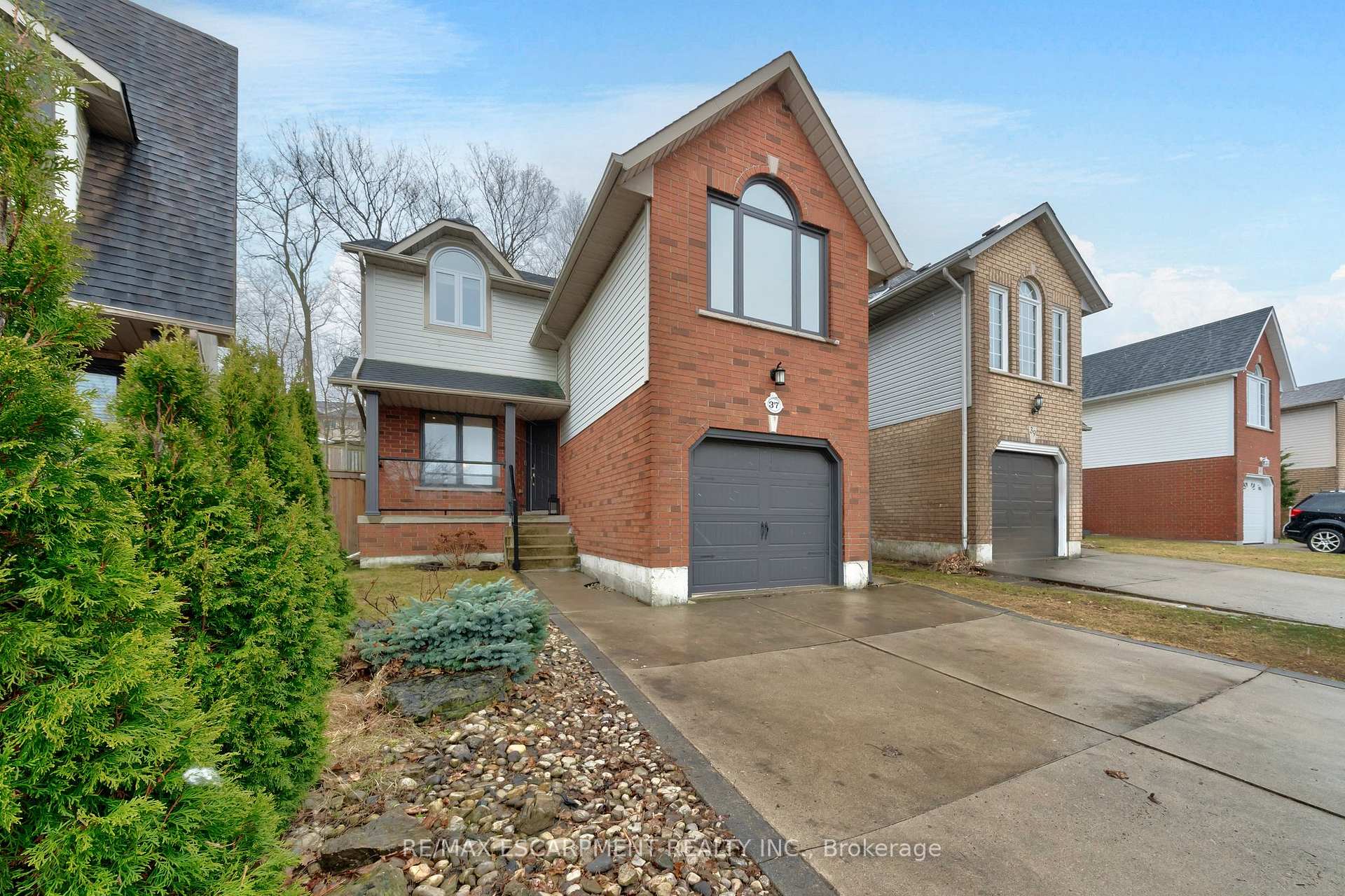 Photo 7 of 37 Dalegrove Crescent, Hamilton, Stoney Creek — HOMEH