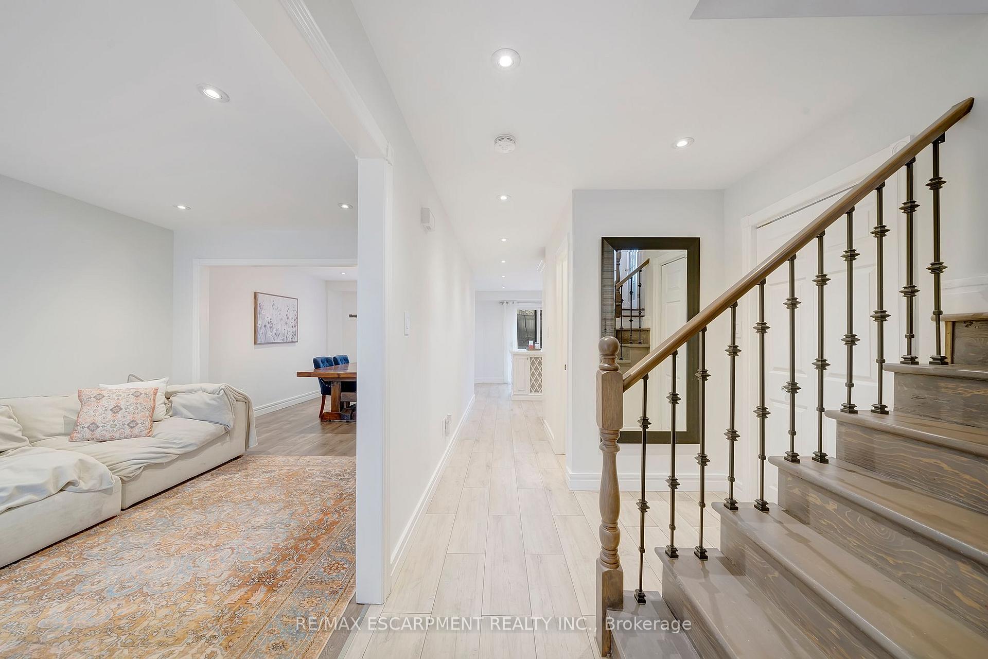 Photo 2 of 37 Dalegrove Crescent, Hamilton, Stoney Creek — HOMEH
