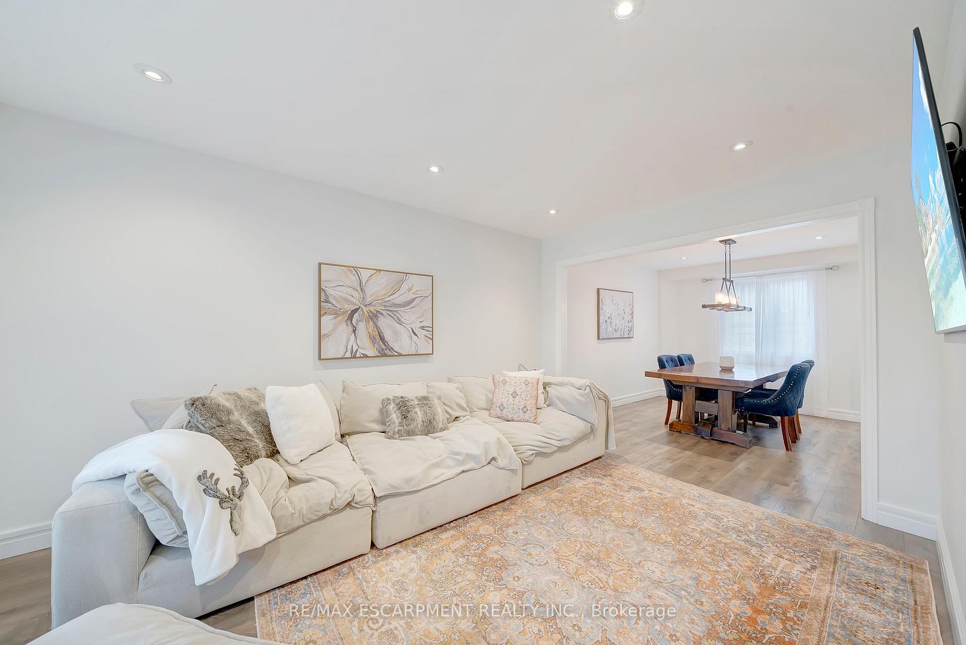 Photo 4 of 37 Dalegrove Crescent, Hamilton, Stoney Creek — HOMEH