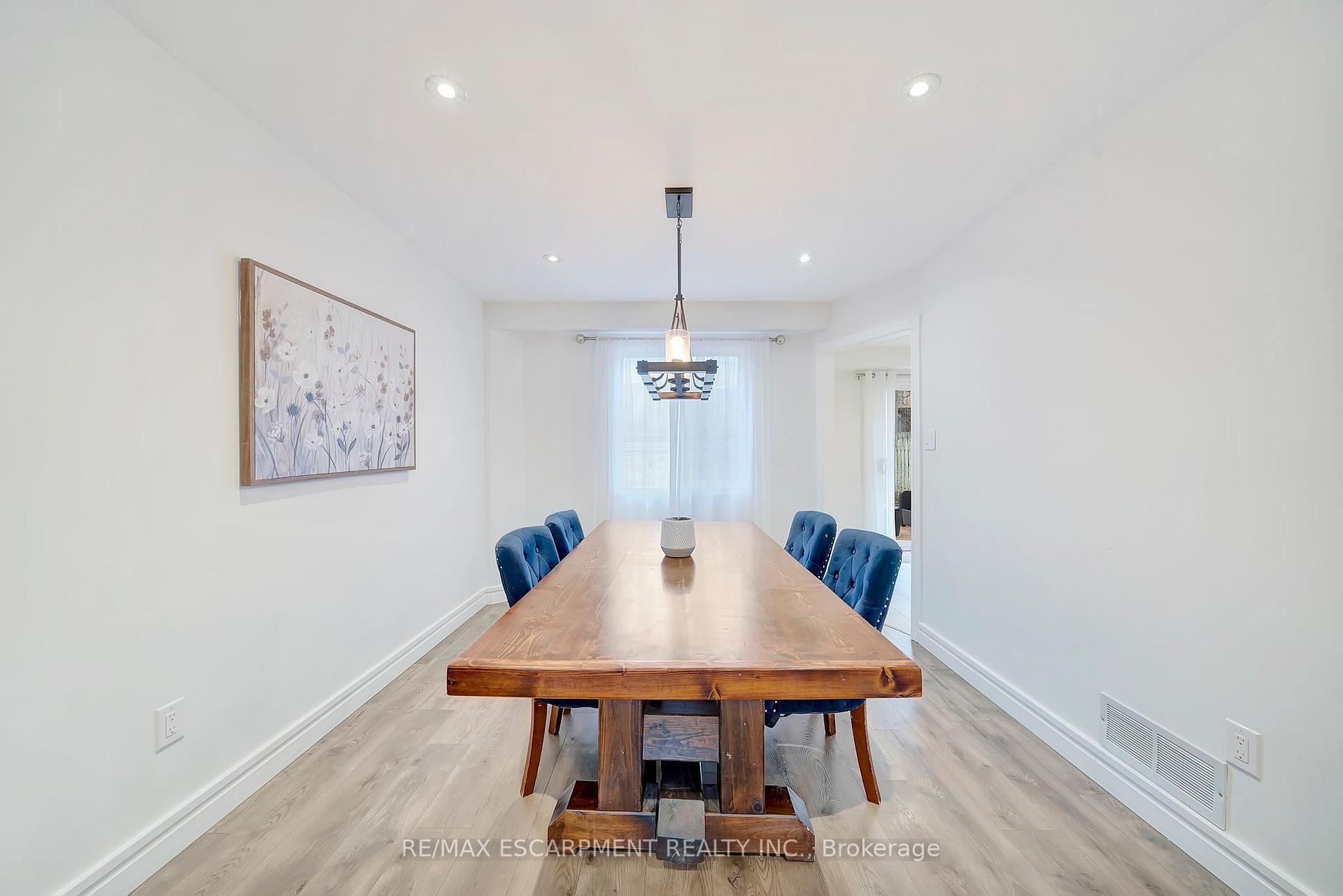Photo 5 of 37 Dalegrove Crescent, Hamilton, Stoney Creek — HOMEH