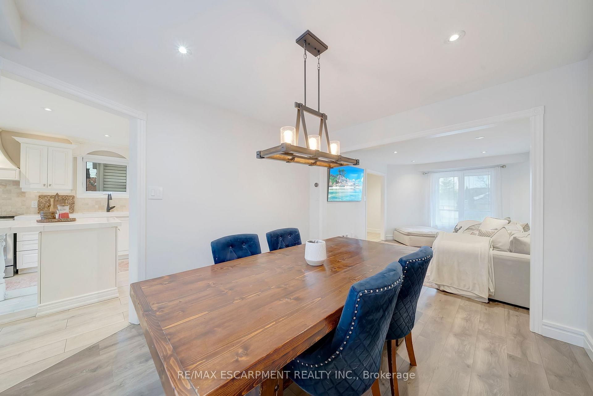 Photo 9 of 37 Dalegrove Crescent, Hamilton, Stoney Creek — HOMEH
