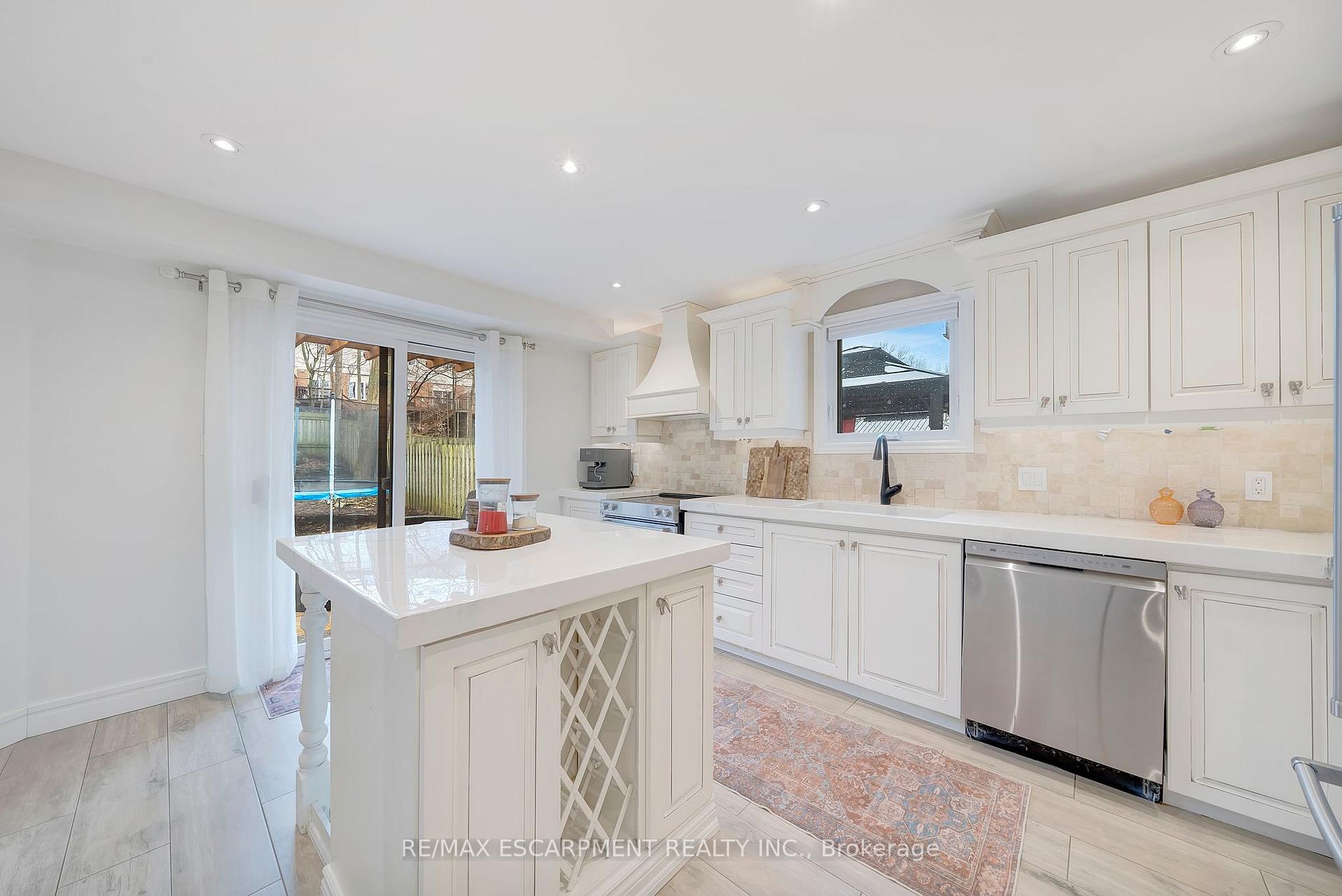 Photo 8 of 37 Dalegrove Crescent, Hamilton, Stoney Creek — HOMEH