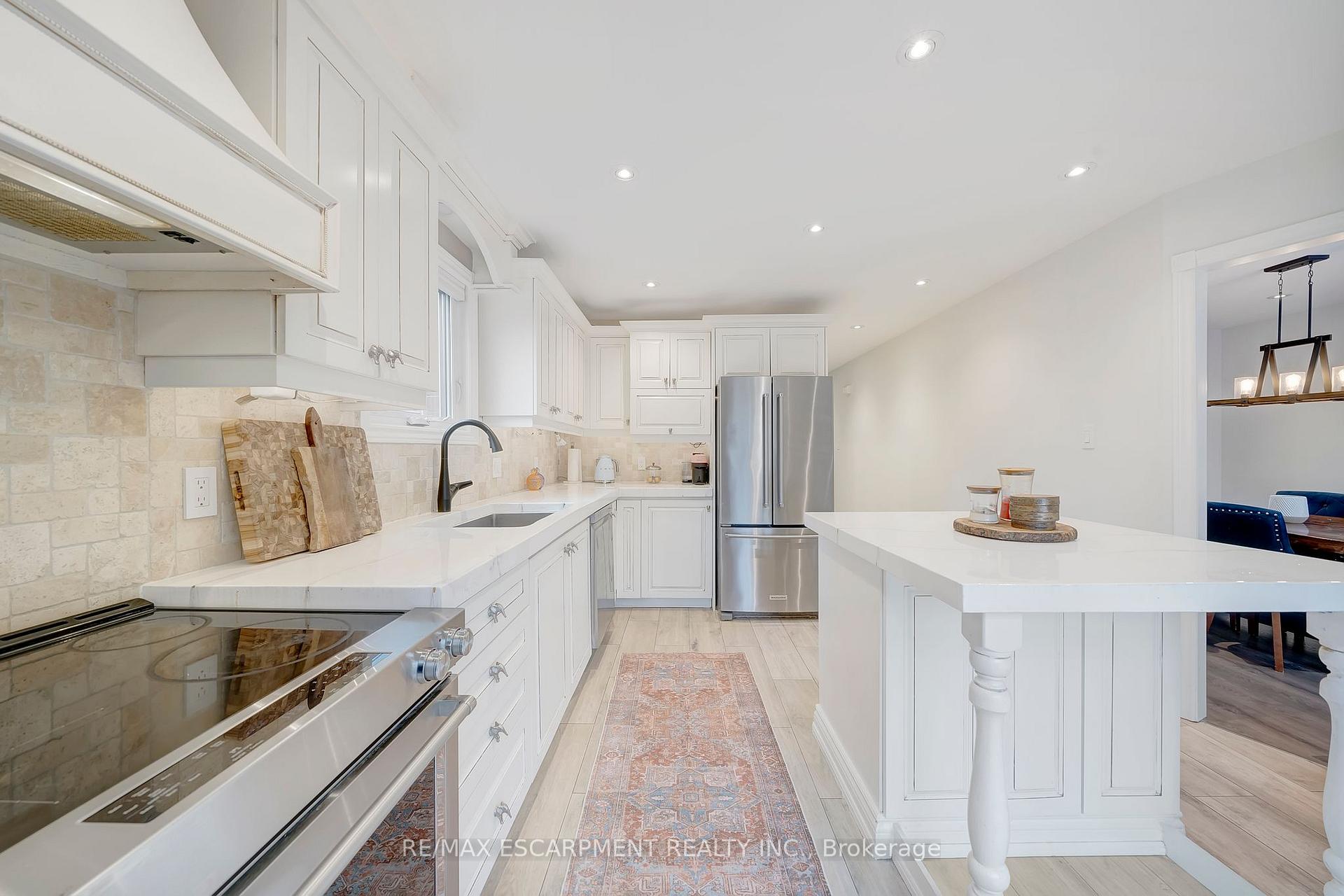 Photo 13 of 37 Dalegrove Crescent, Hamilton, Stoney Creek — HOMEH