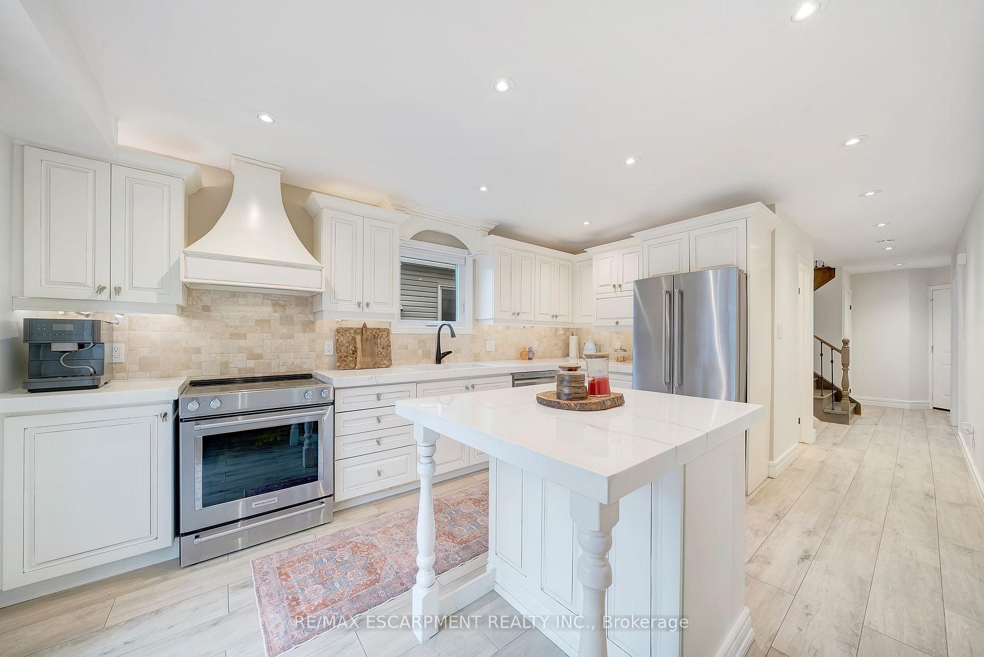 Photo 12 of 37 Dalegrove Crescent, Hamilton, Stoney Creek — HOMEH