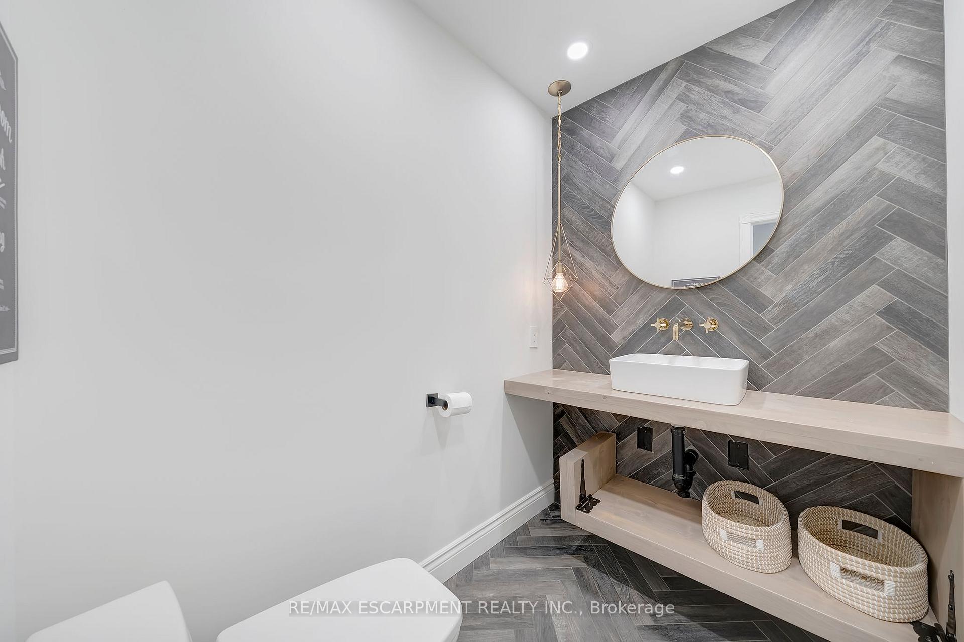 Photo 14 of 37 Dalegrove Crescent, Hamilton, Stoney Creek — HOMEH