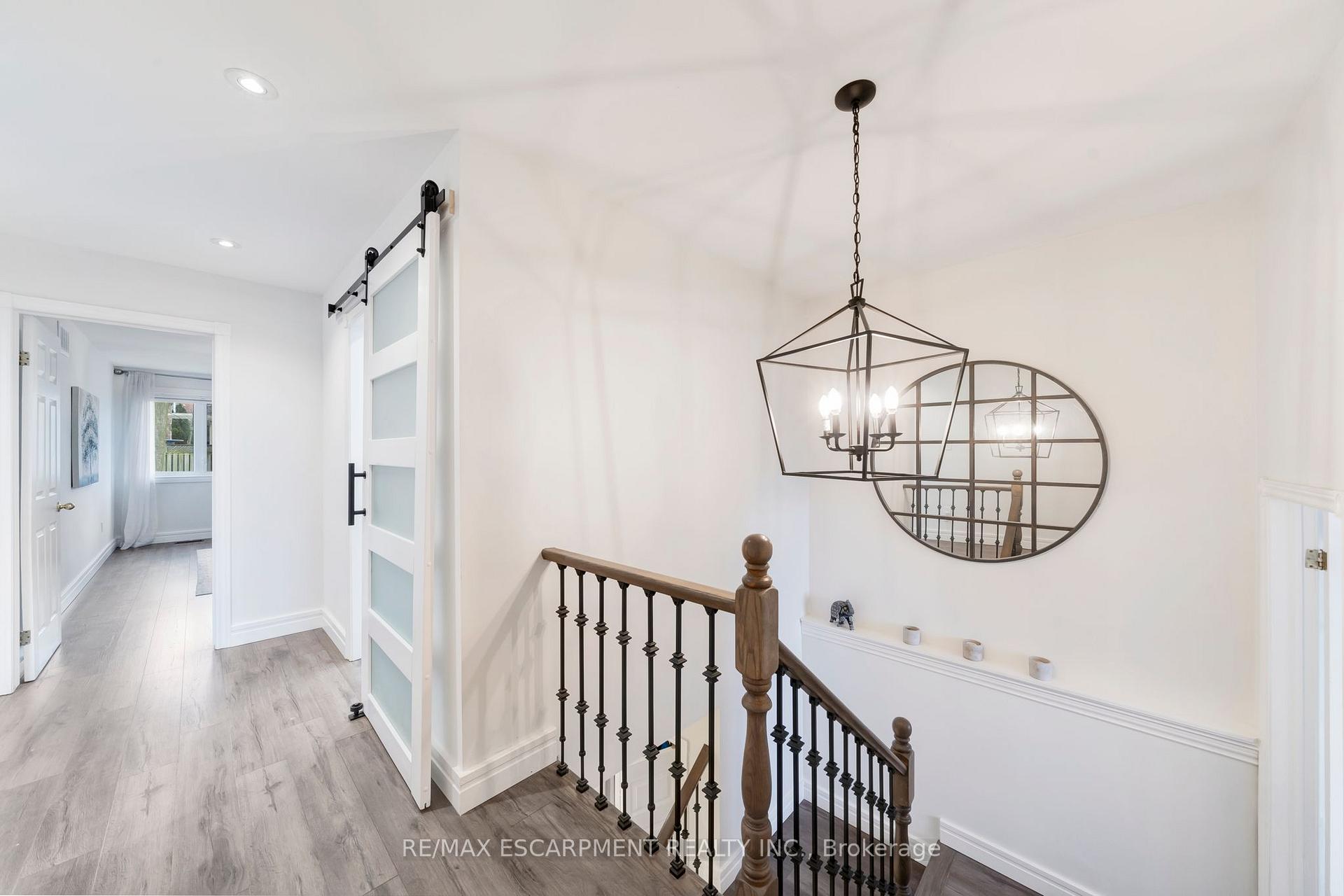 Photo 16 of 37 Dalegrove Crescent, Hamilton, Stoney Creek — HOMEH