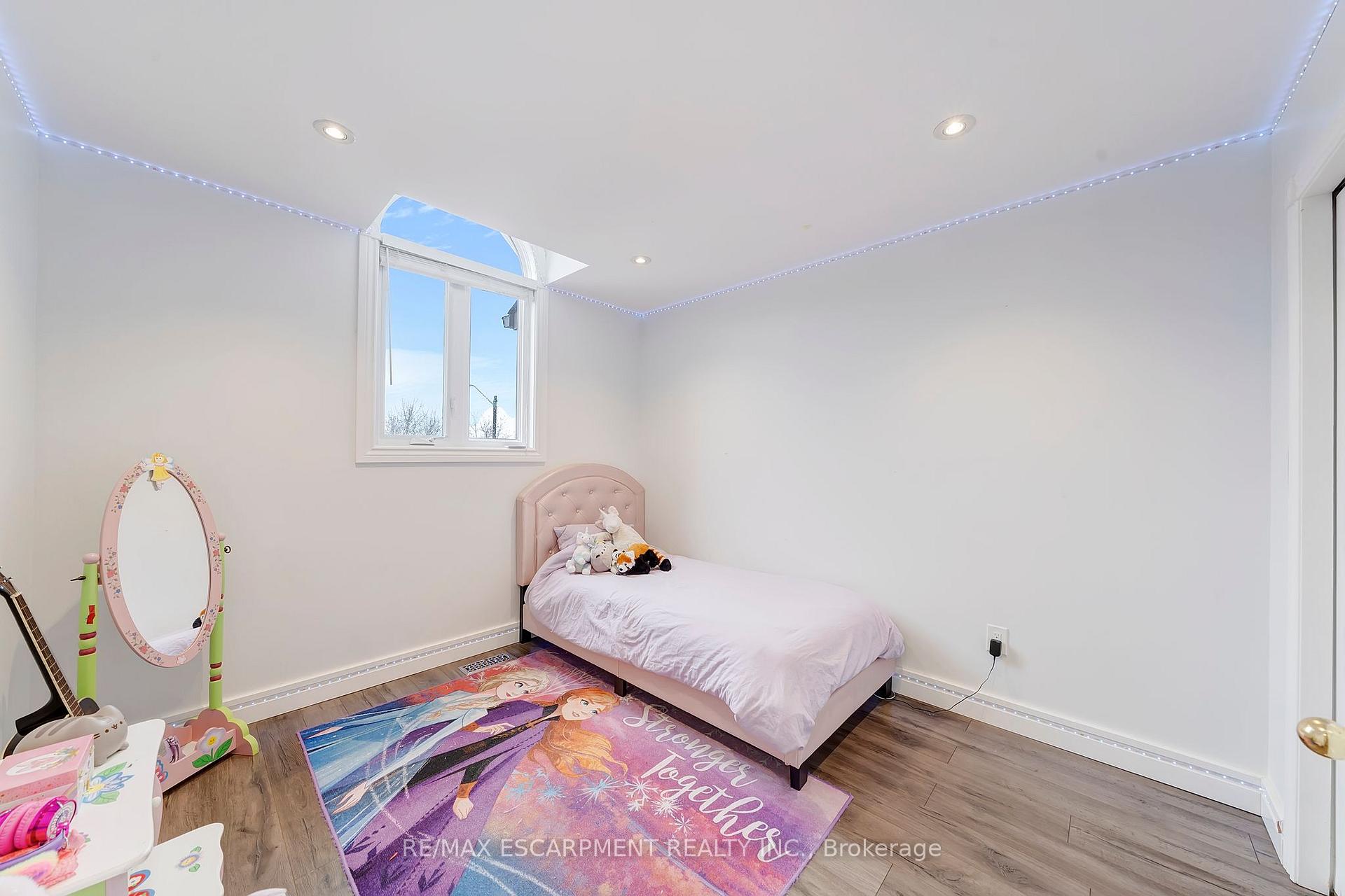 Photo 19 of 37 Dalegrove Crescent, Hamilton, Stoney Creek — HOMEH