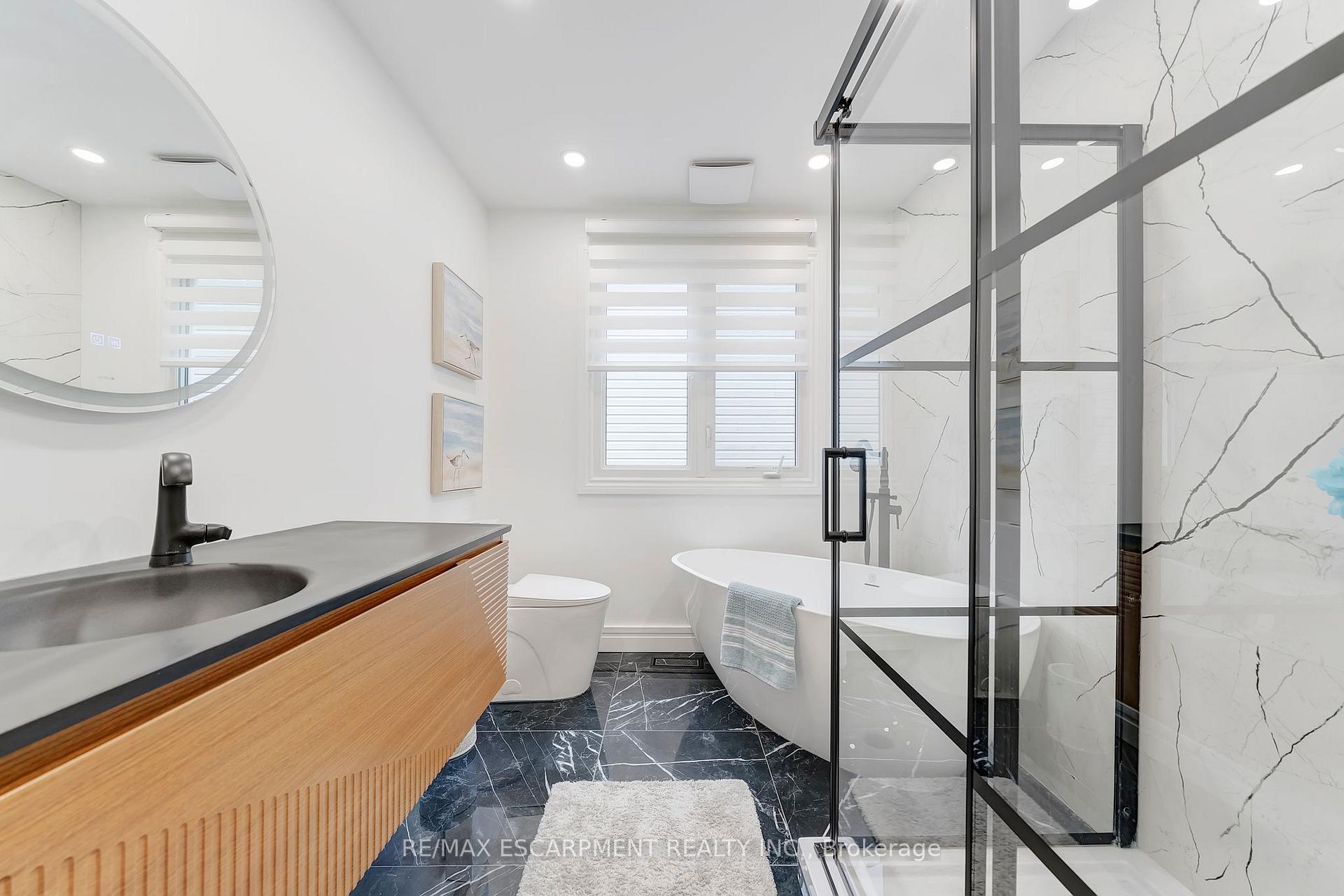 Photo 21 of 37 Dalegrove Crescent, Hamilton, Stoney Creek — HOMEH