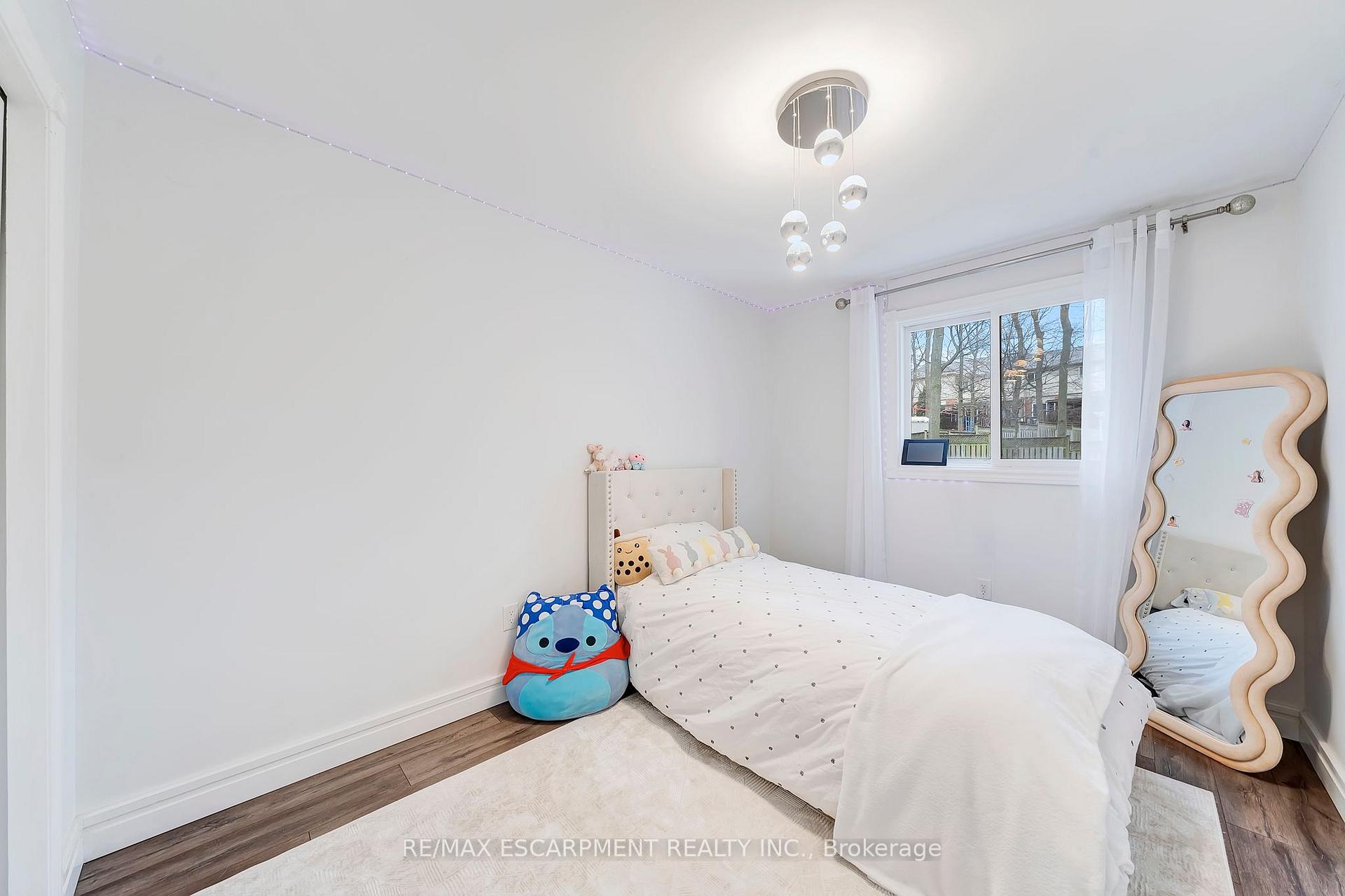 Photo 23 of 37 Dalegrove Crescent, Hamilton, Stoney Creek — HOMEH