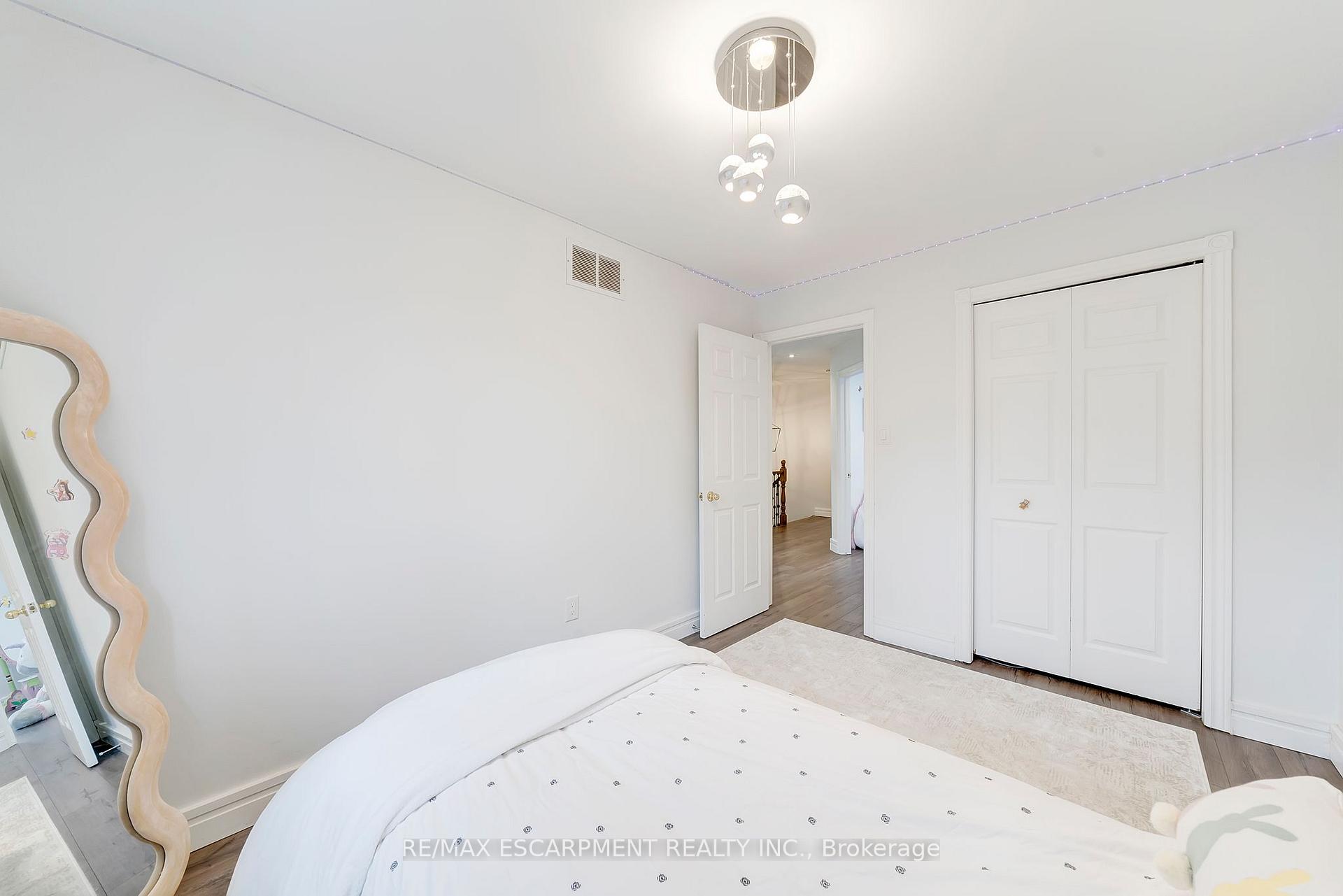 Photo 22 of 37 Dalegrove Crescent, Hamilton, Stoney Creek — HOMEH