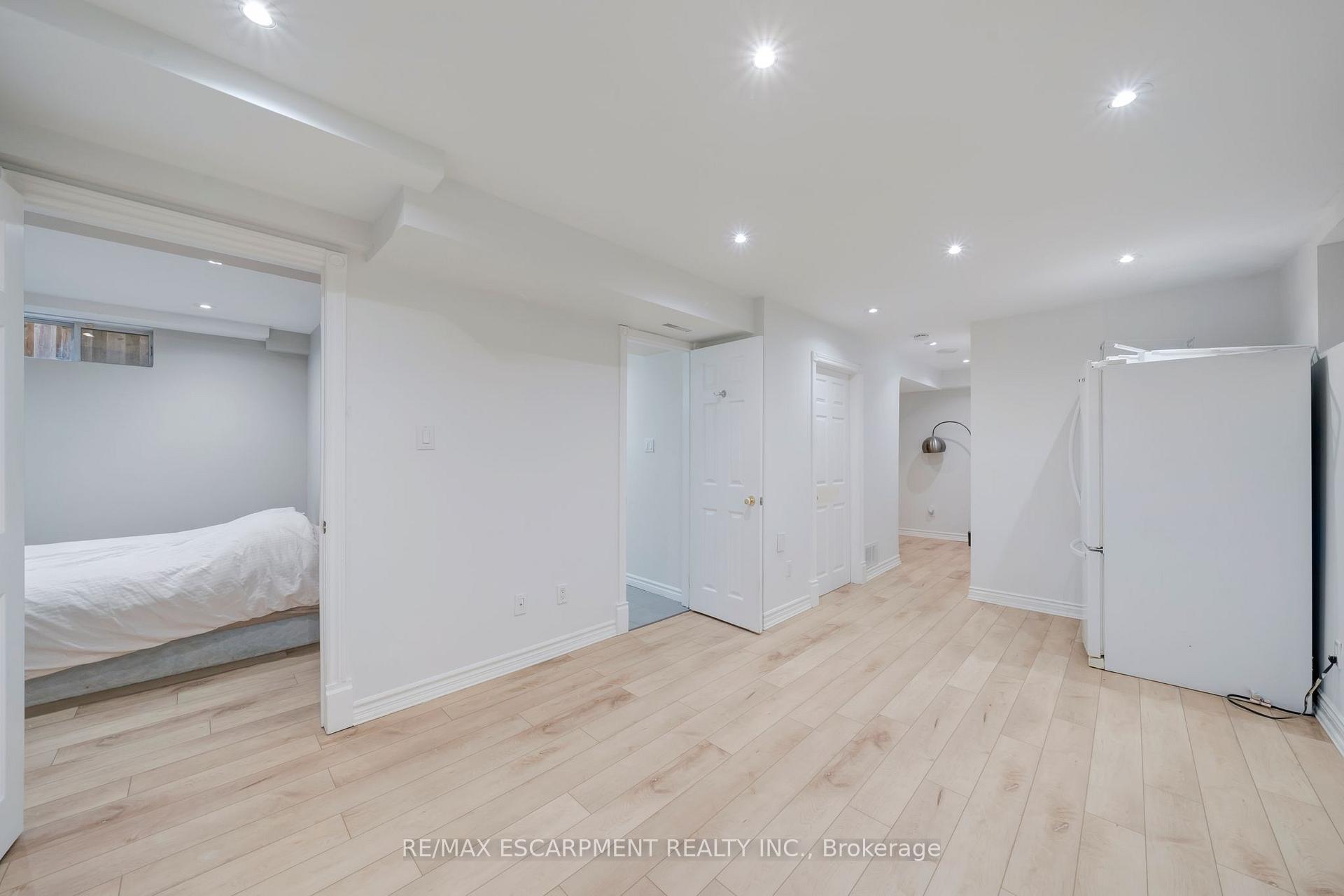 Photo 28 of 37 Dalegrove Crescent, Hamilton, Stoney Creek — HOMEH