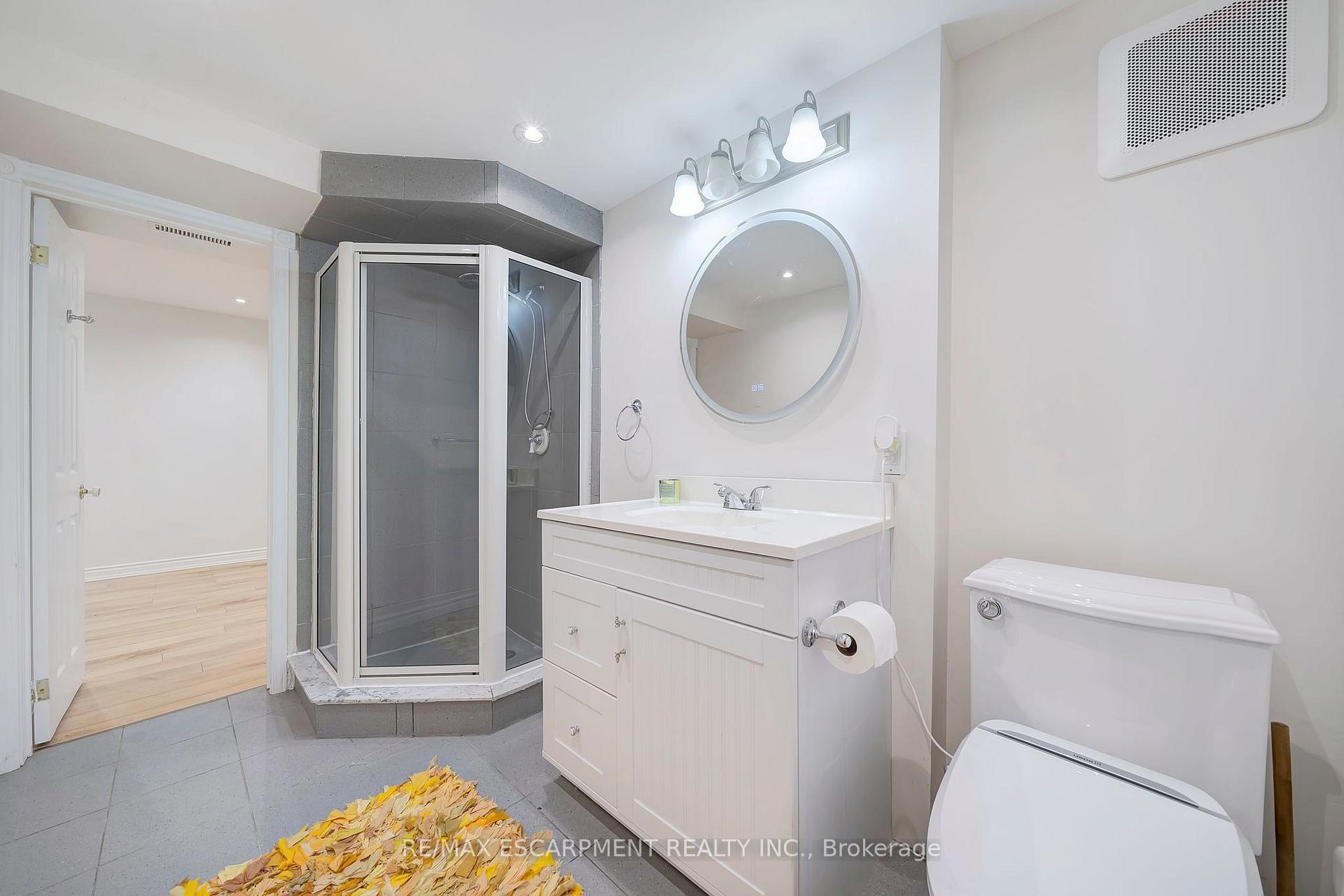 Photo 32 of 37 Dalegrove Crescent, Hamilton, Stoney Creek — HOMEH