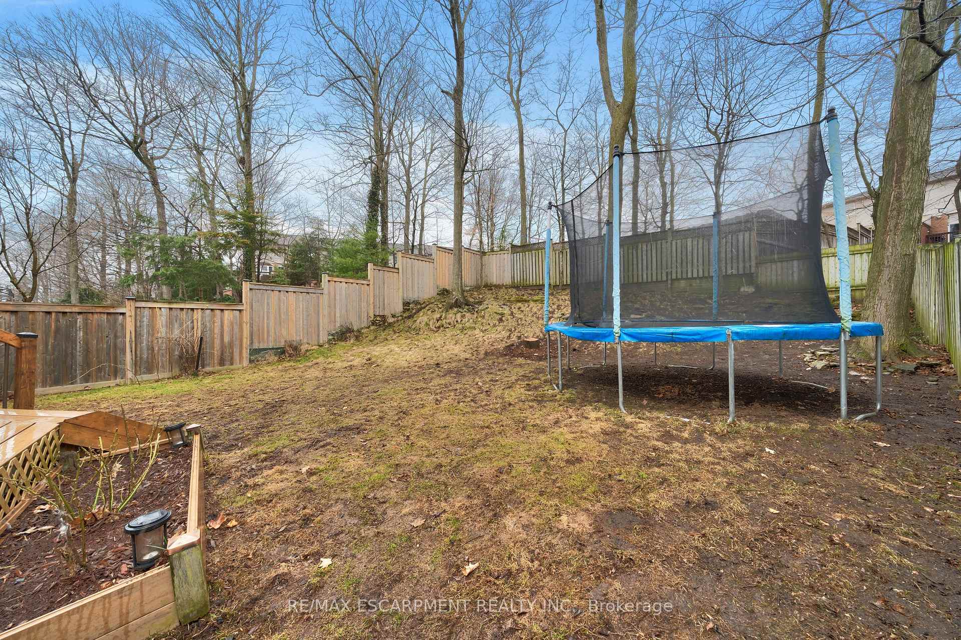 Photo 36 of 37 Dalegrove Crescent, Hamilton, Stoney Creek — HOMEH