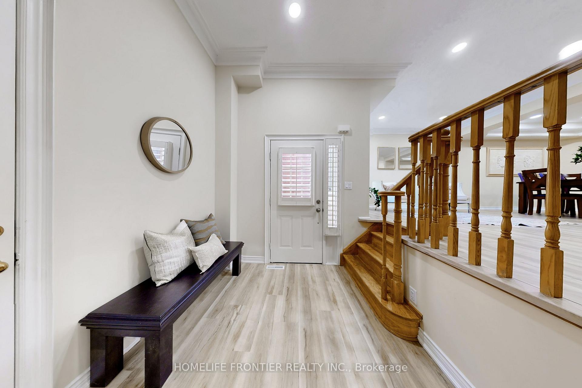 Photo 2 of 25 Karl Court, Vaughan, Beverley Glen — HOMEH