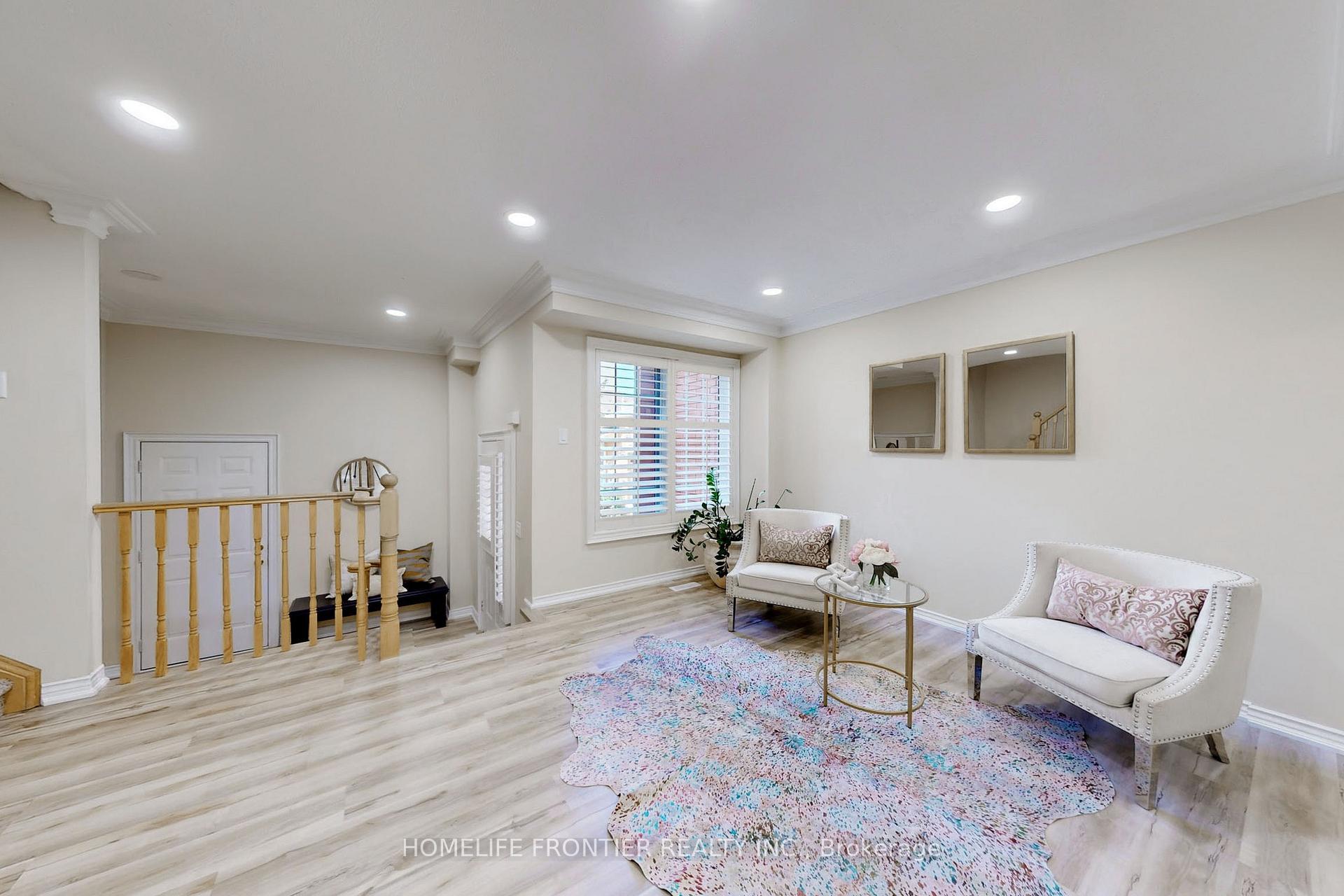 Photo 3 of 25 Karl Court, Vaughan, Beverley Glen — HOMEH