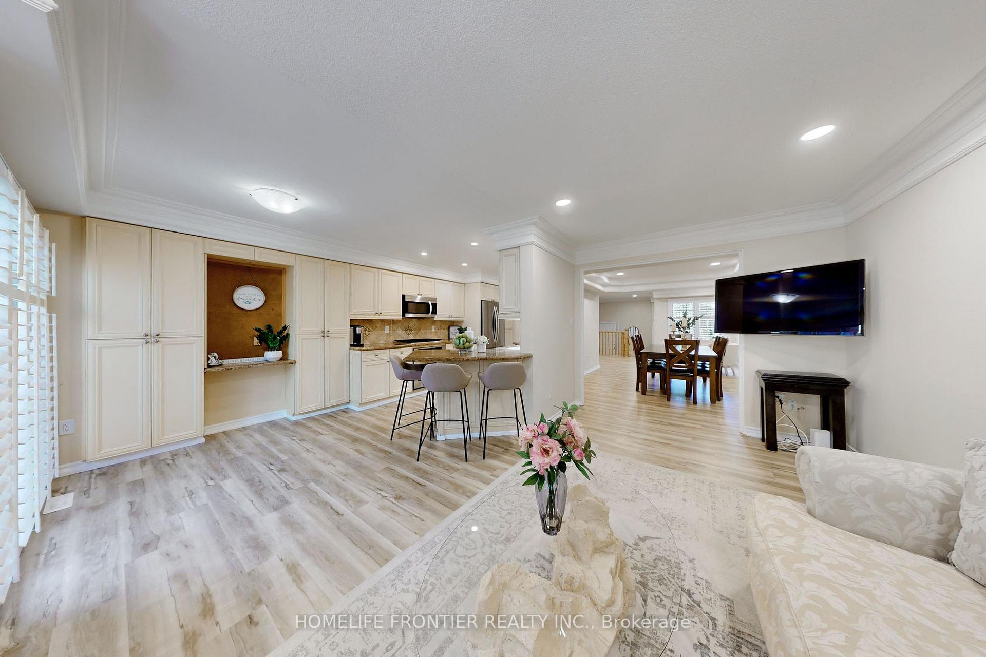 Photo 8 of 25 Karl Court, Vaughan, Beverley Glen — HOMEH