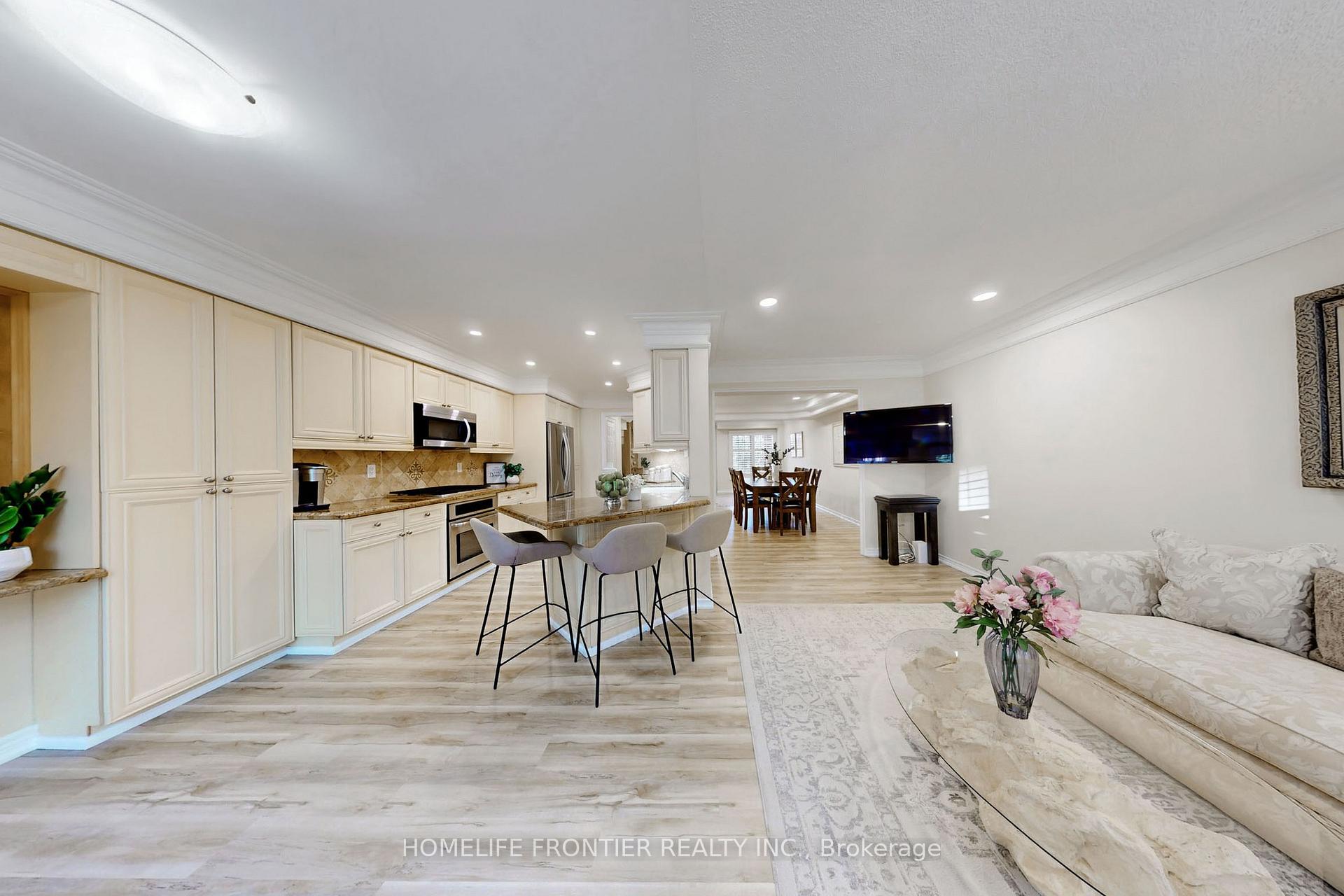 Photo 9 of 25 Karl Court, Vaughan, Beverley Glen — HOMEH