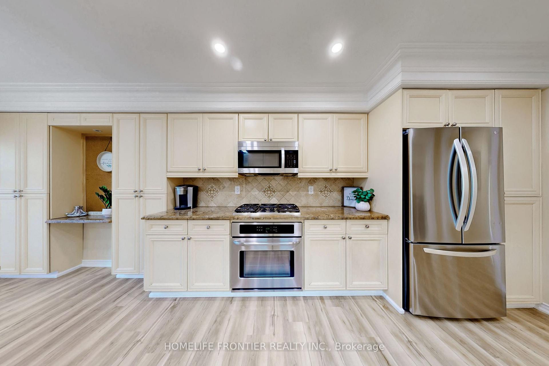 Photo 18 of 25 Karl Court, Vaughan, Beverley Glen — HOMEH
