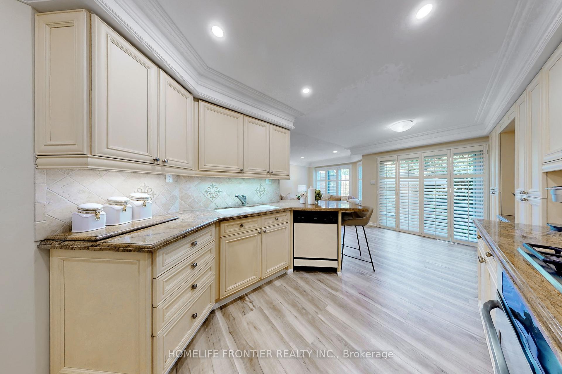 Photo 13 of 25 Karl Court, Vaughan, Beverley Glen — HOMEH