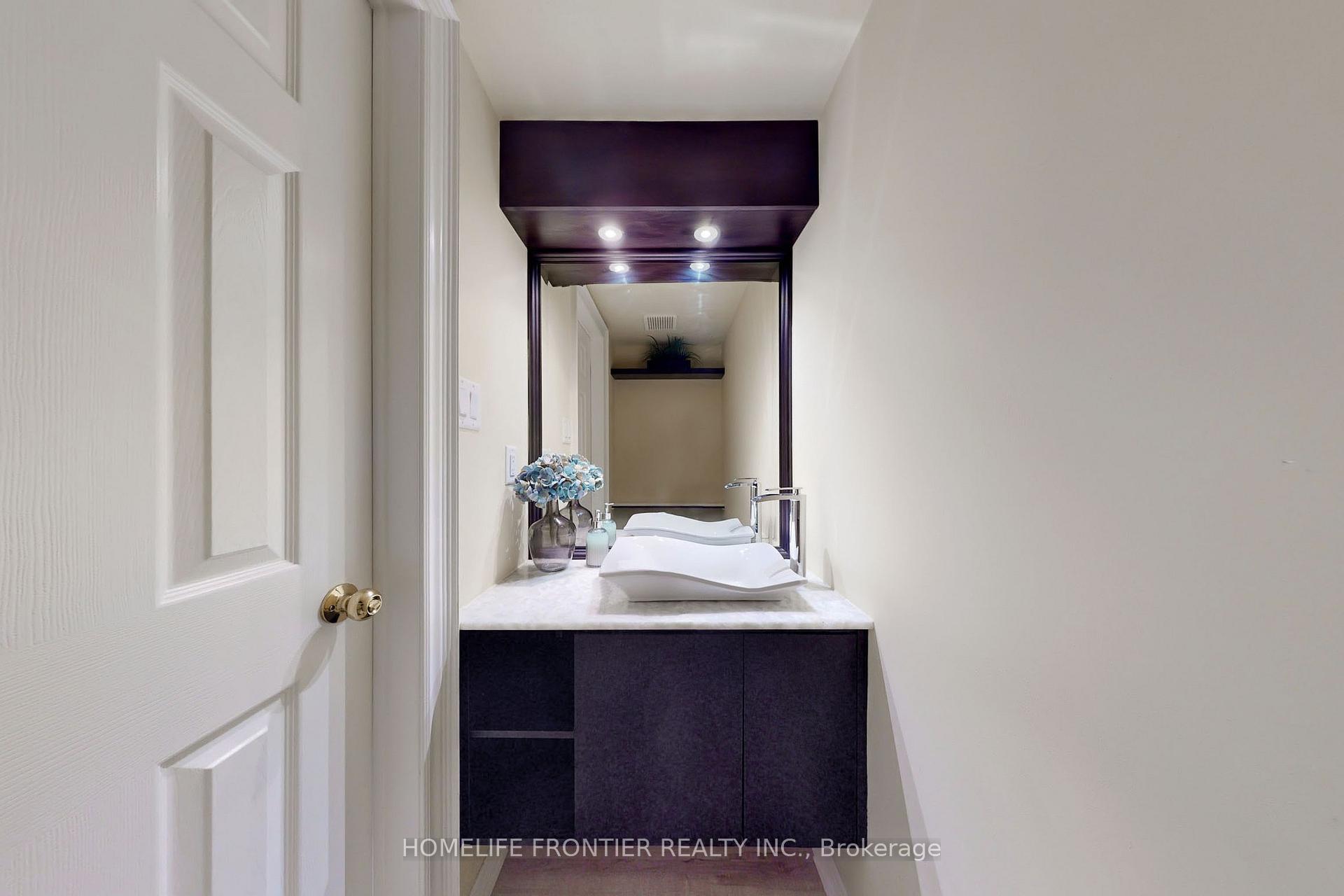 Photo 11 of 25 Karl Court, Vaughan, Beverley Glen — HOMEH