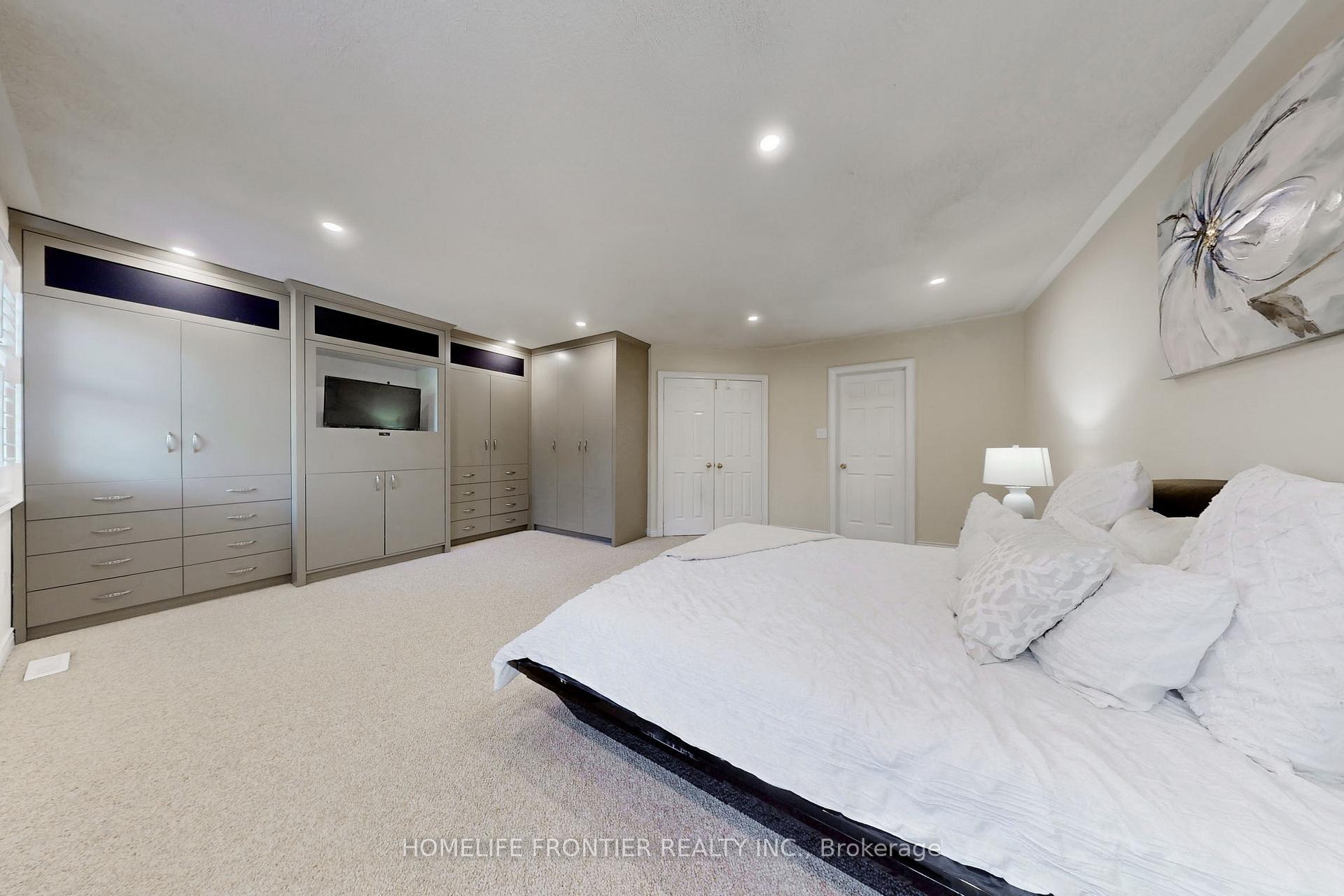 Photo 16 of 25 Karl Court, Vaughan, Beverley Glen — HOMEH