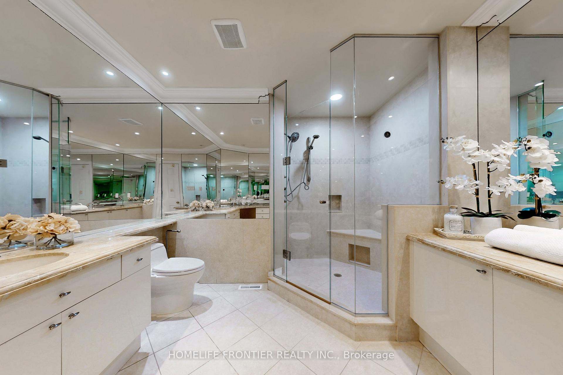 Photo 19 of 25 Karl Court, Vaughan, Beverley Glen — HOMEH