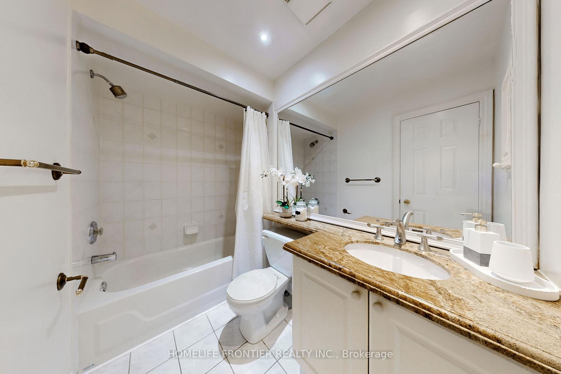 Photo 17 of 25 Karl Court, Vaughan, Beverley Glen — HOMEH