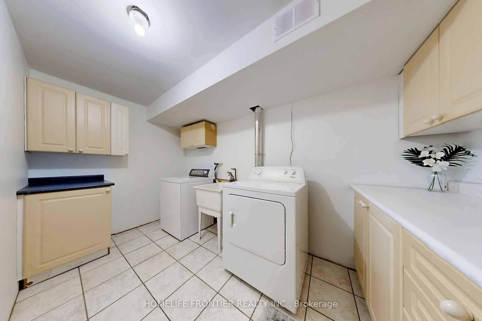 Photo 27 of 25 Karl Court, Vaughan, Beverley Glen — HOMEH