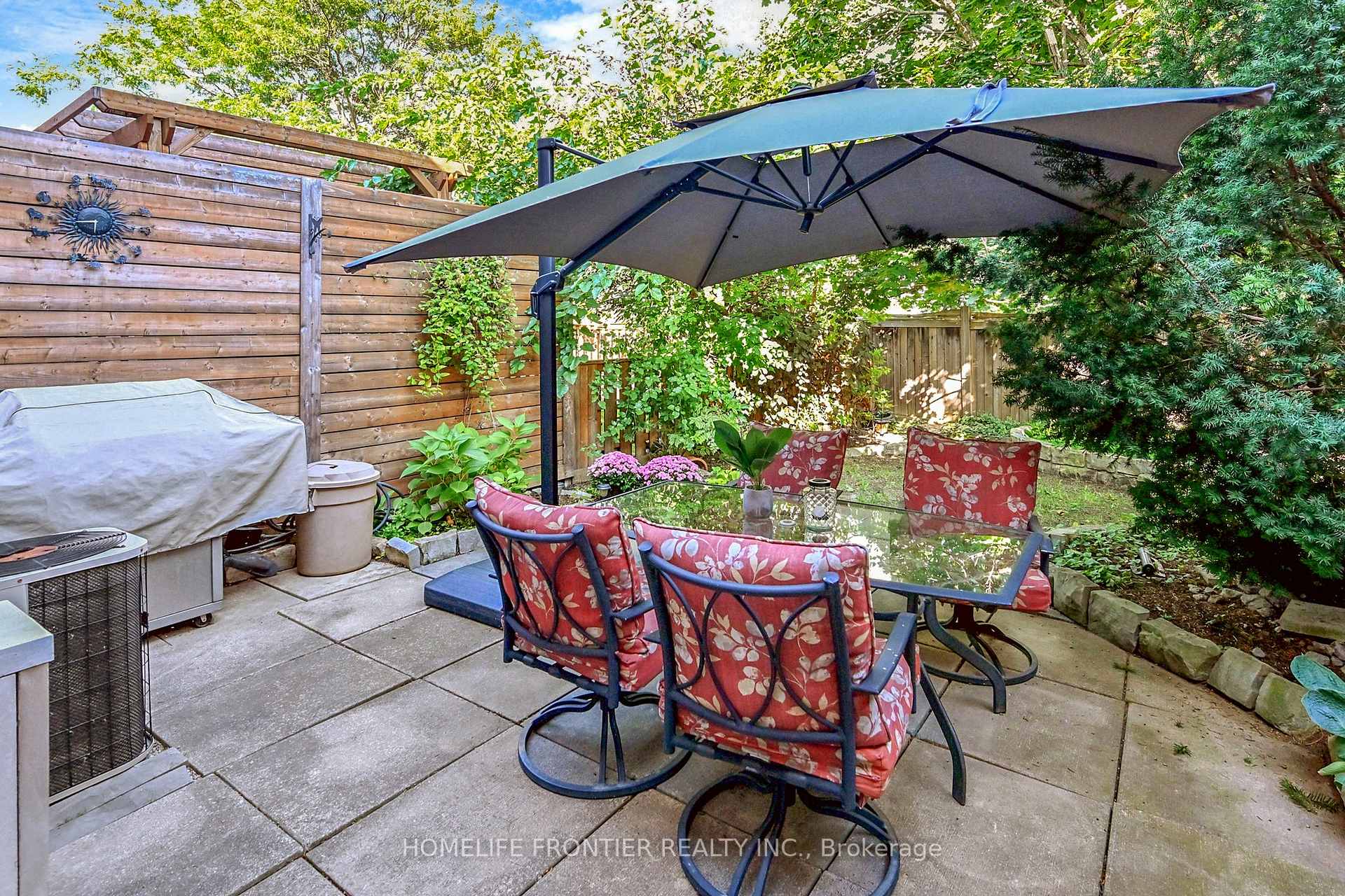 Photo 32 of 25 Karl Court, Vaughan, Beverley Glen — HOMEH