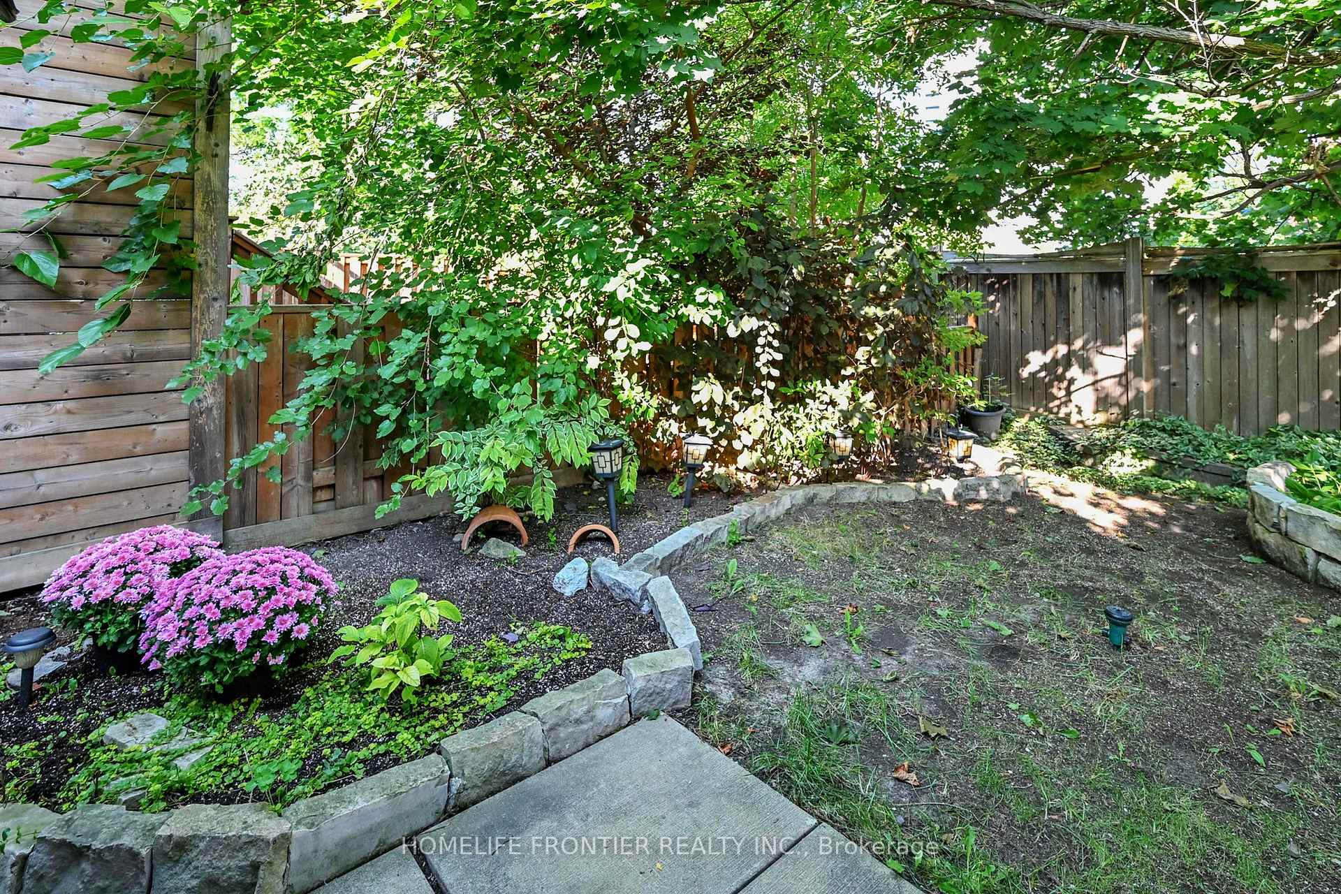 Photo 29 of 25 Karl Court, Vaughan, Beverley Glen — HOMEH