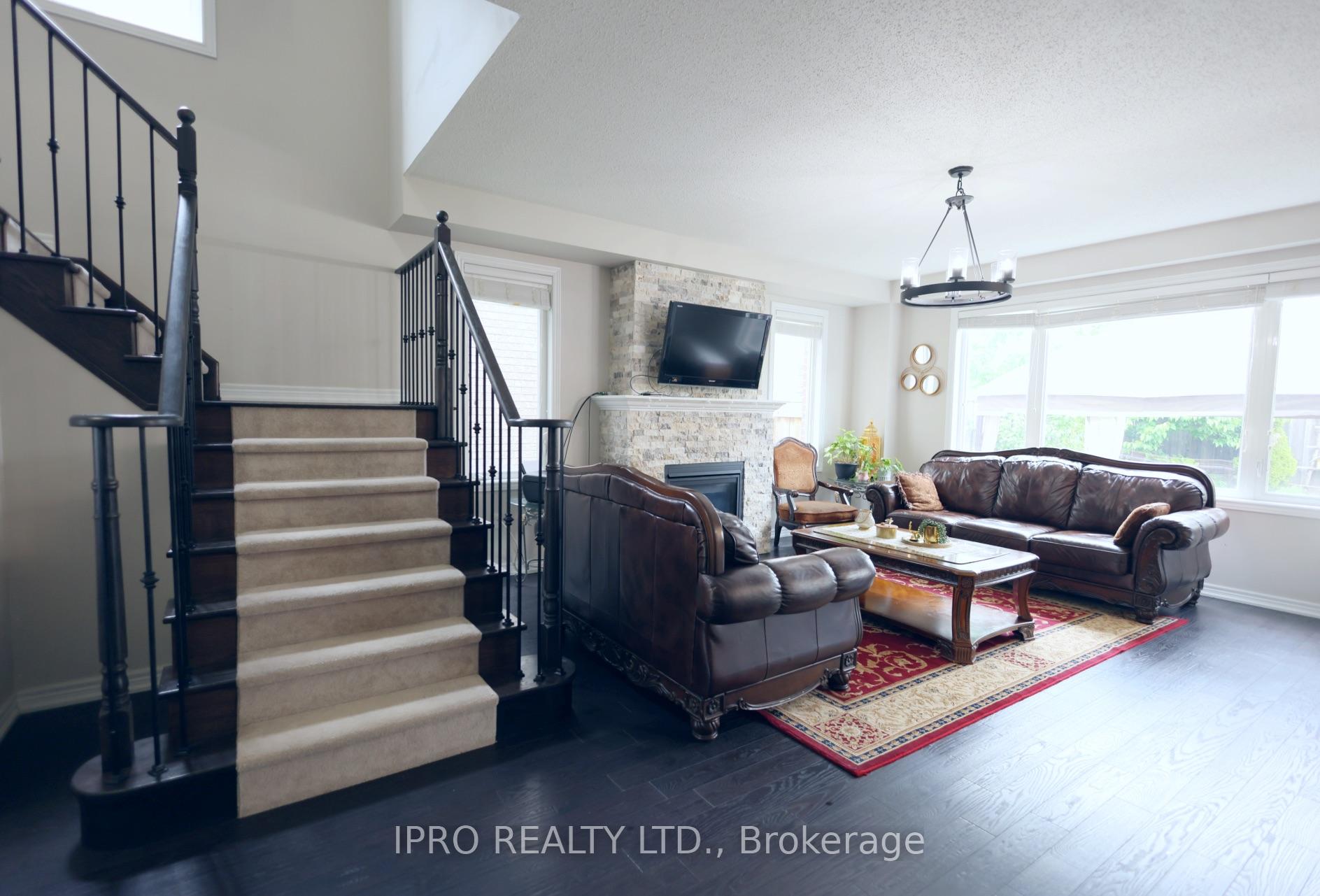 Photo 7 of 84 Courtney Street, Clarington, Bowmanville — HOMEH