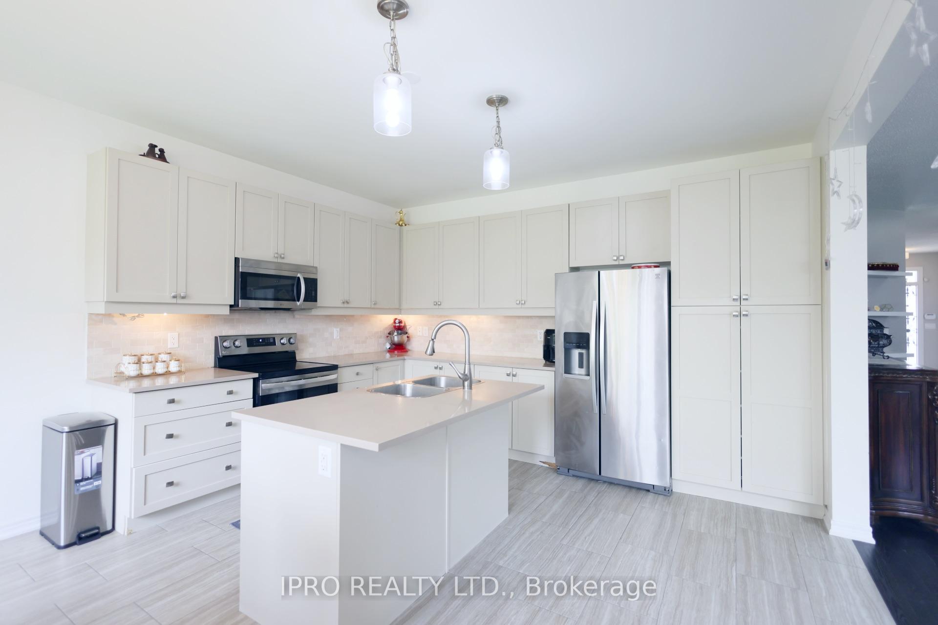 Photo 8 of 84 Courtney Street, Clarington, Bowmanville — HOMEH