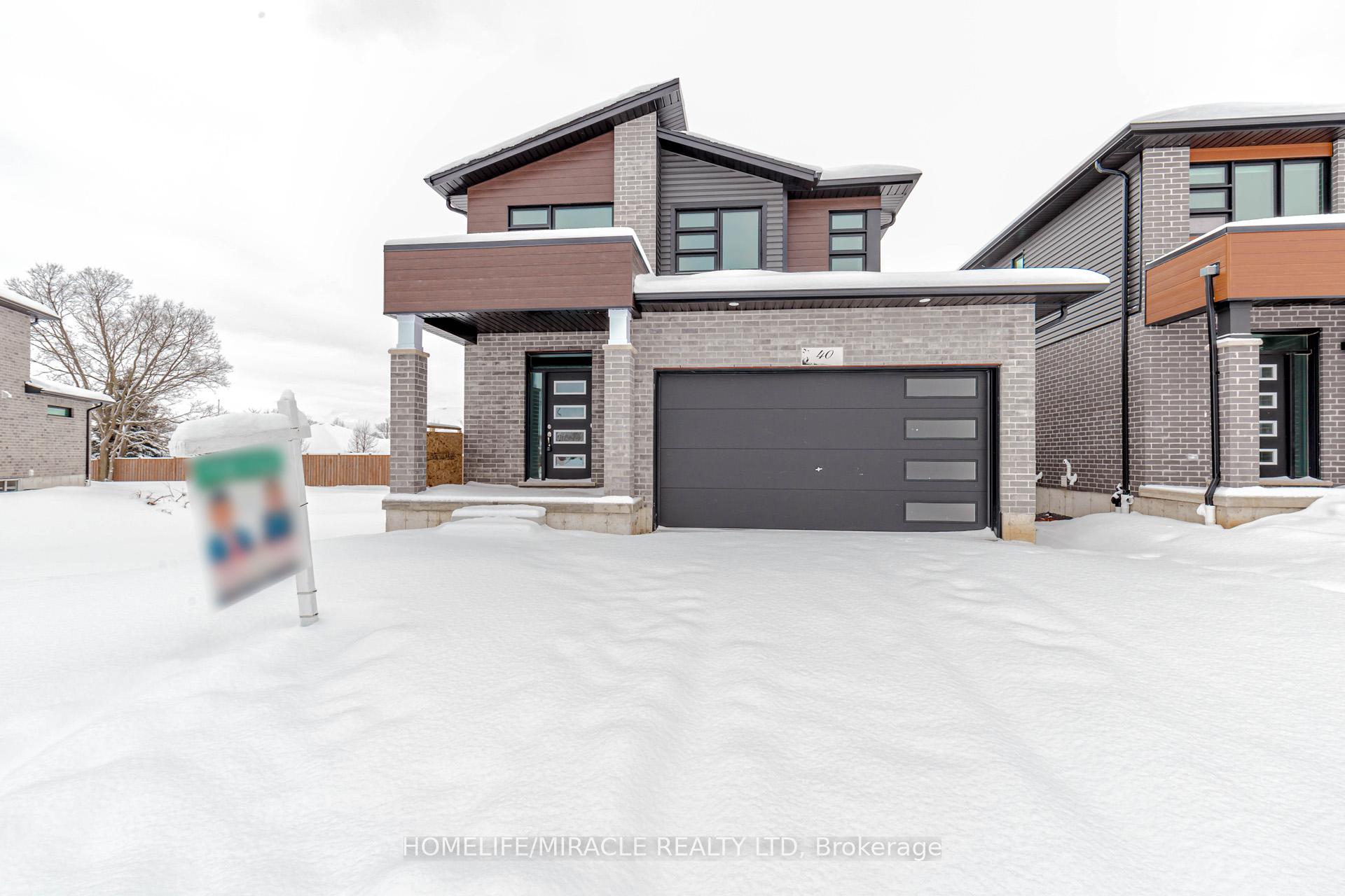 Front of 40 Moon Crescent