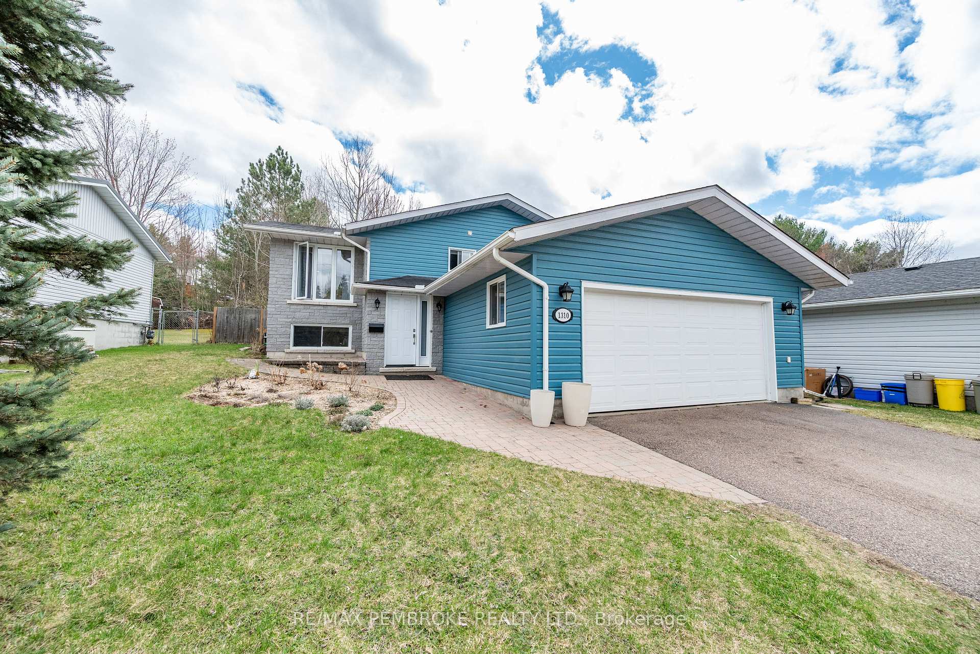 Photo 1 of 1310 Victoria Street, Petawawa — HOMEH