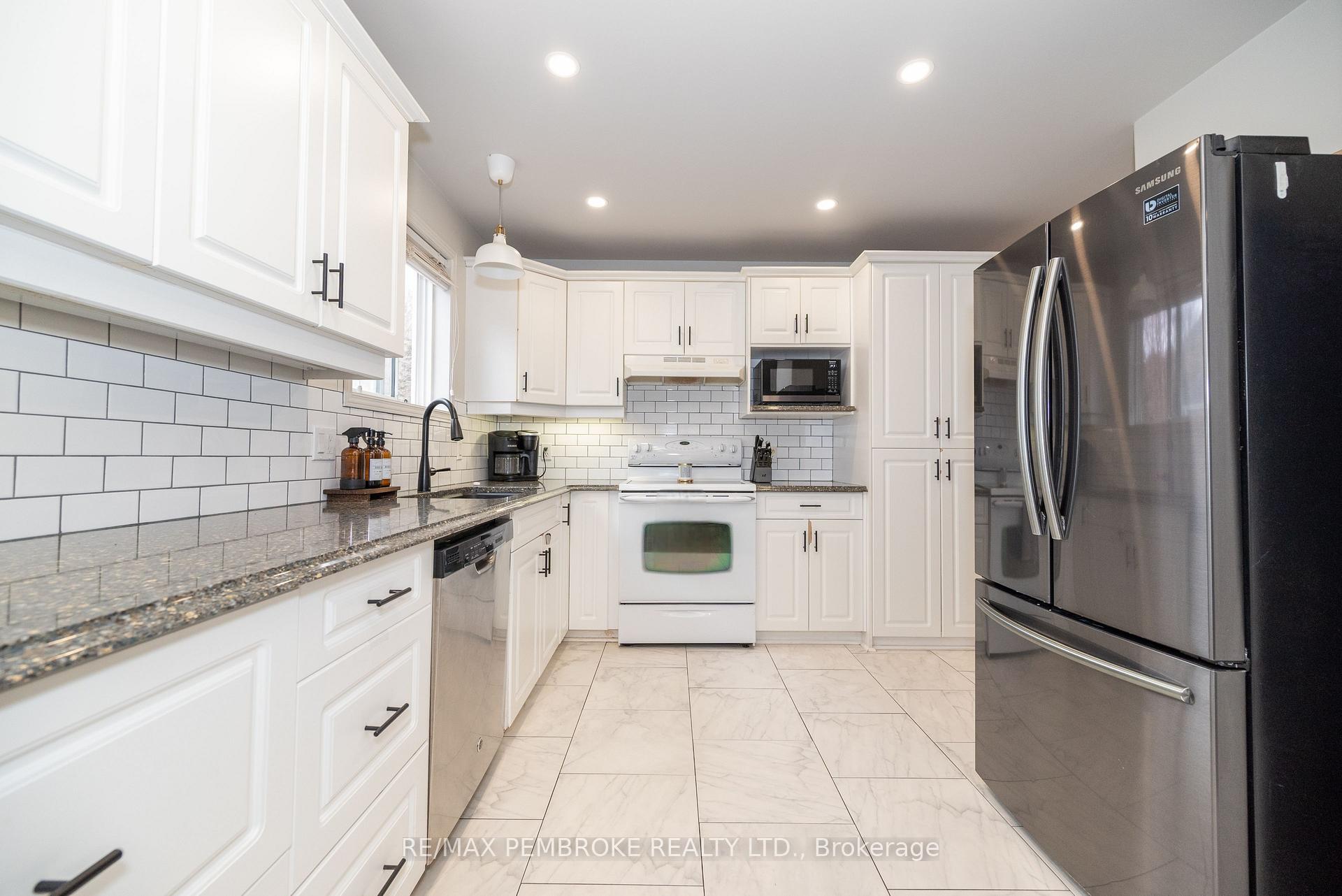 Photo 7 of 1310 Victoria Street, Petawawa — HOMEH