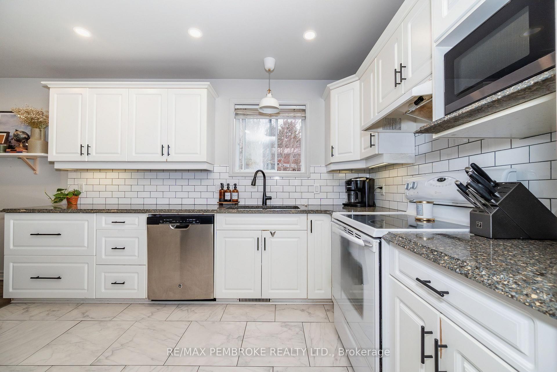 Photo 26 of 1310 Victoria Street, Petawawa — HOMEH
