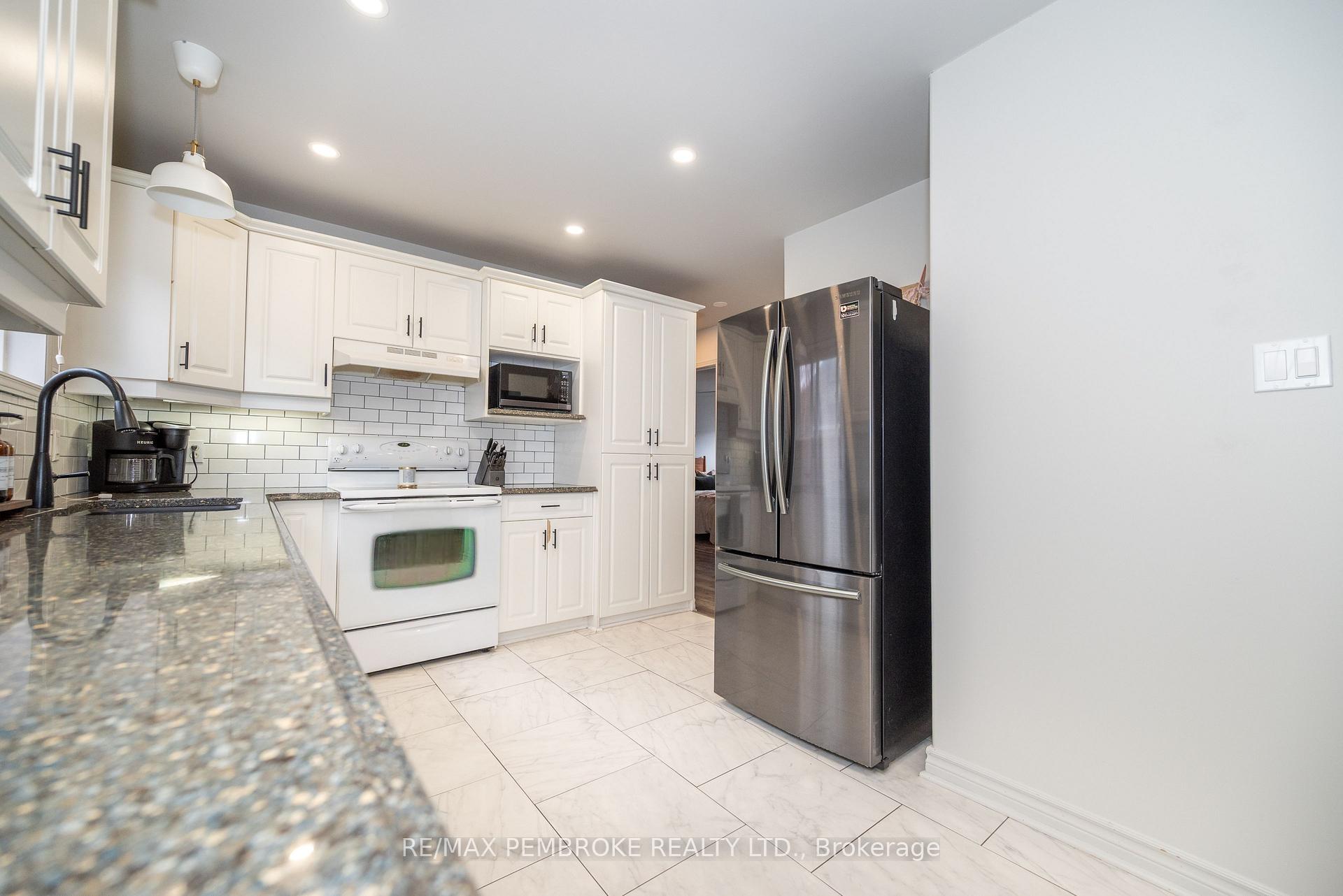 Photo 2 of 1310 Victoria Street, Petawawa — HOMEH