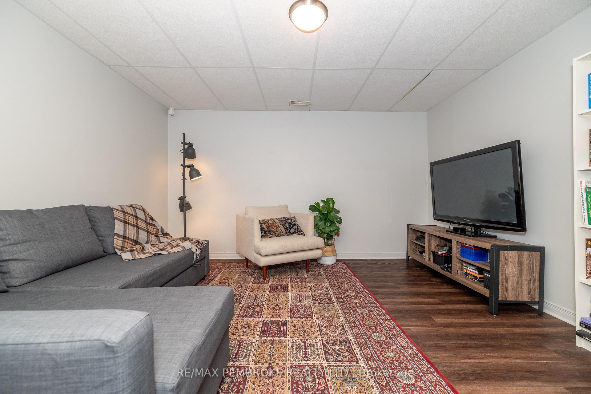 Photo 37 of 1310 Victoria Street, Petawawa — HOMEH