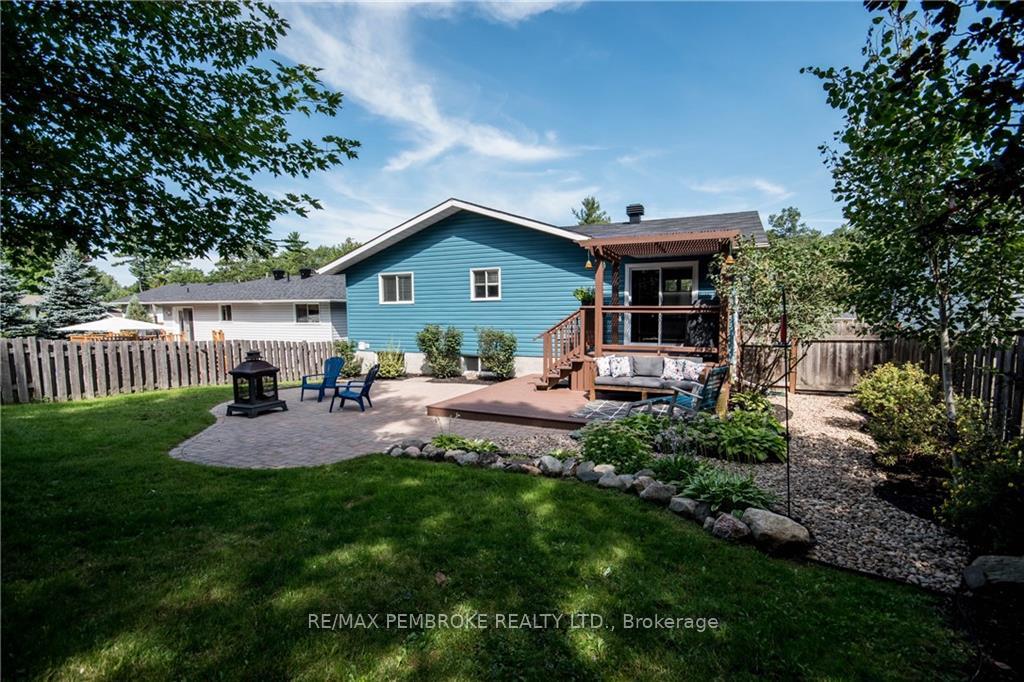 Photo 17 of 1310 Victoria Street, Petawawa — HOMEH