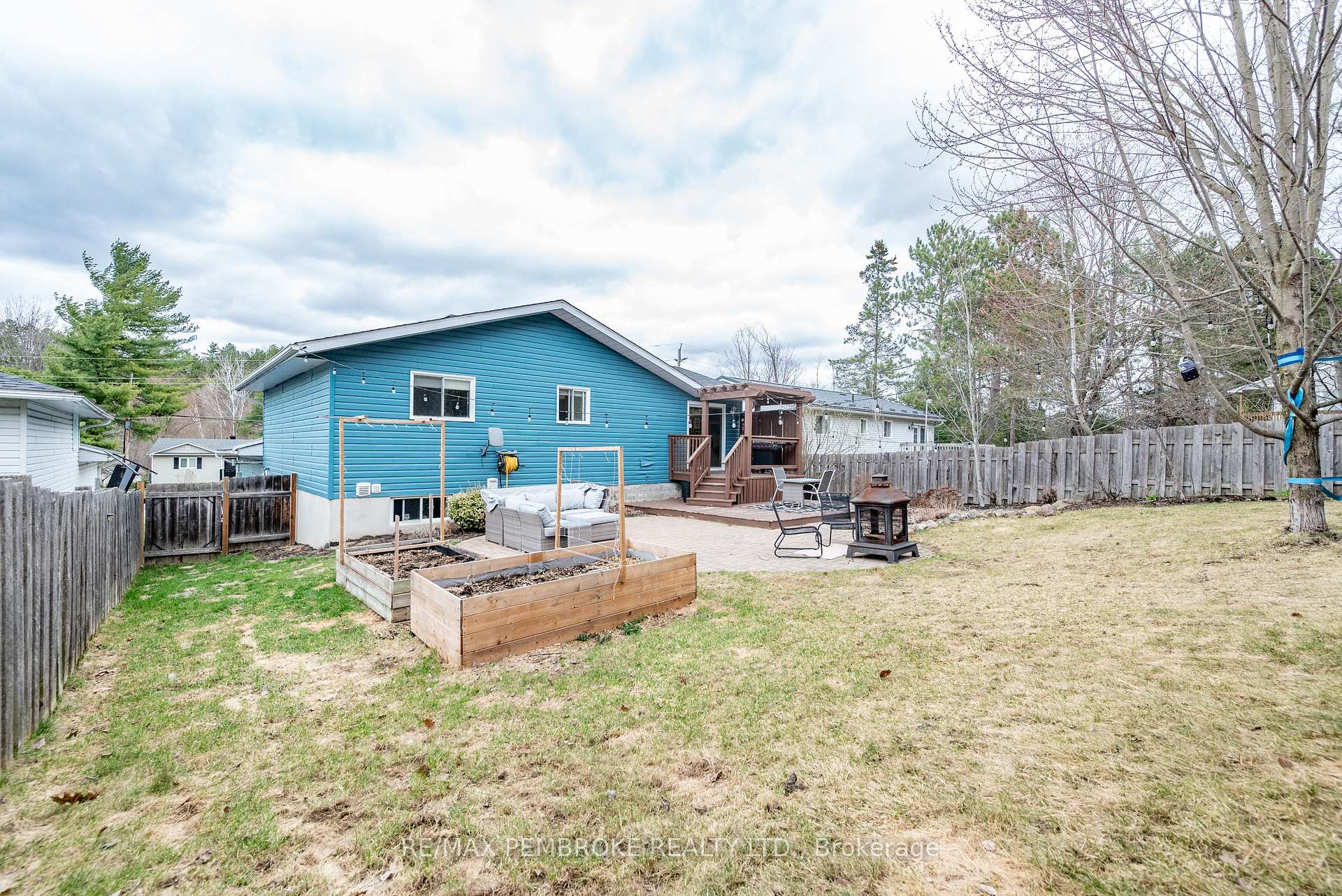 Photo 48 of 1310 Victoria Street, Petawawa — HOMEH