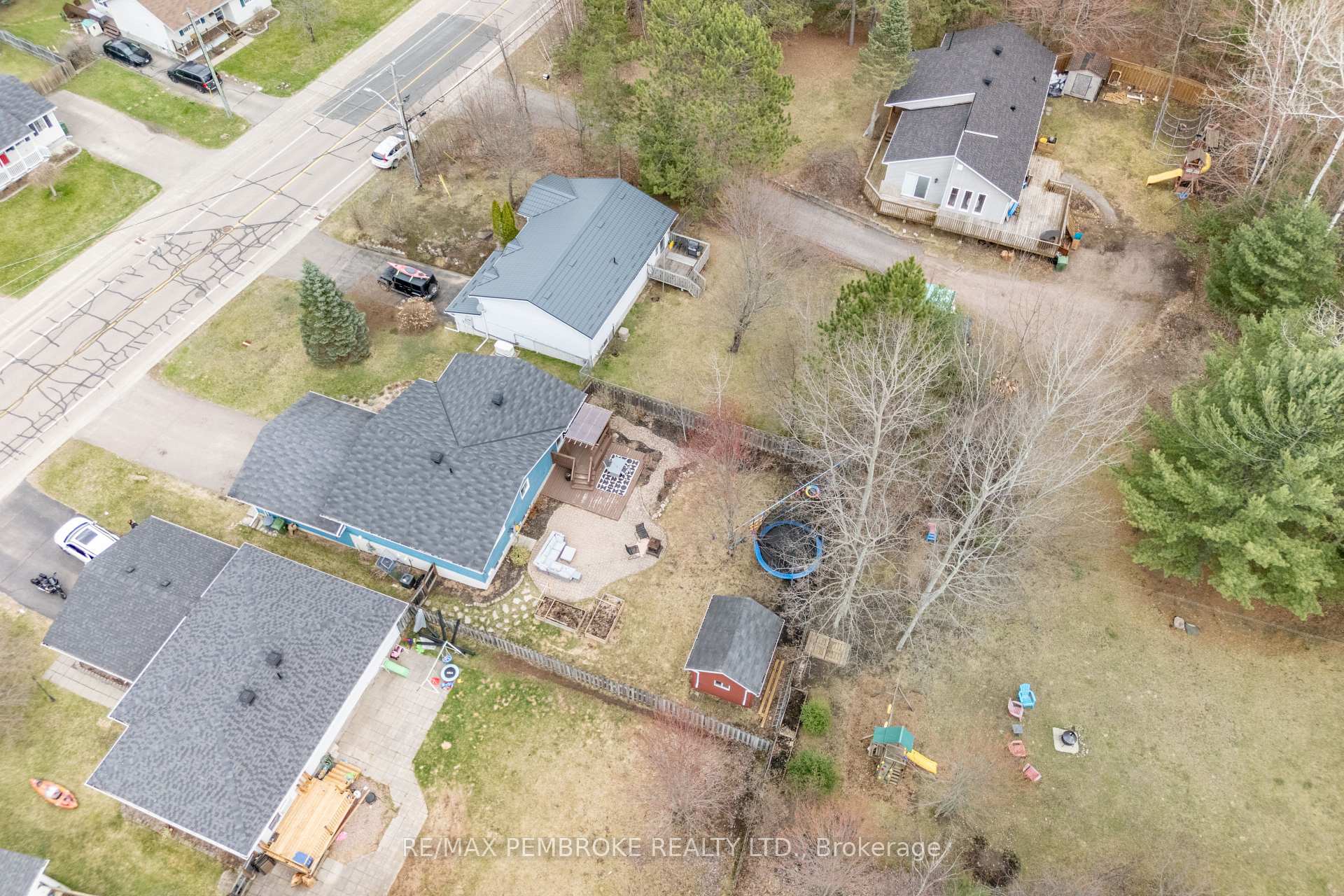 Photo 47 of 1310 Victoria Street, Petawawa — HOMEH
