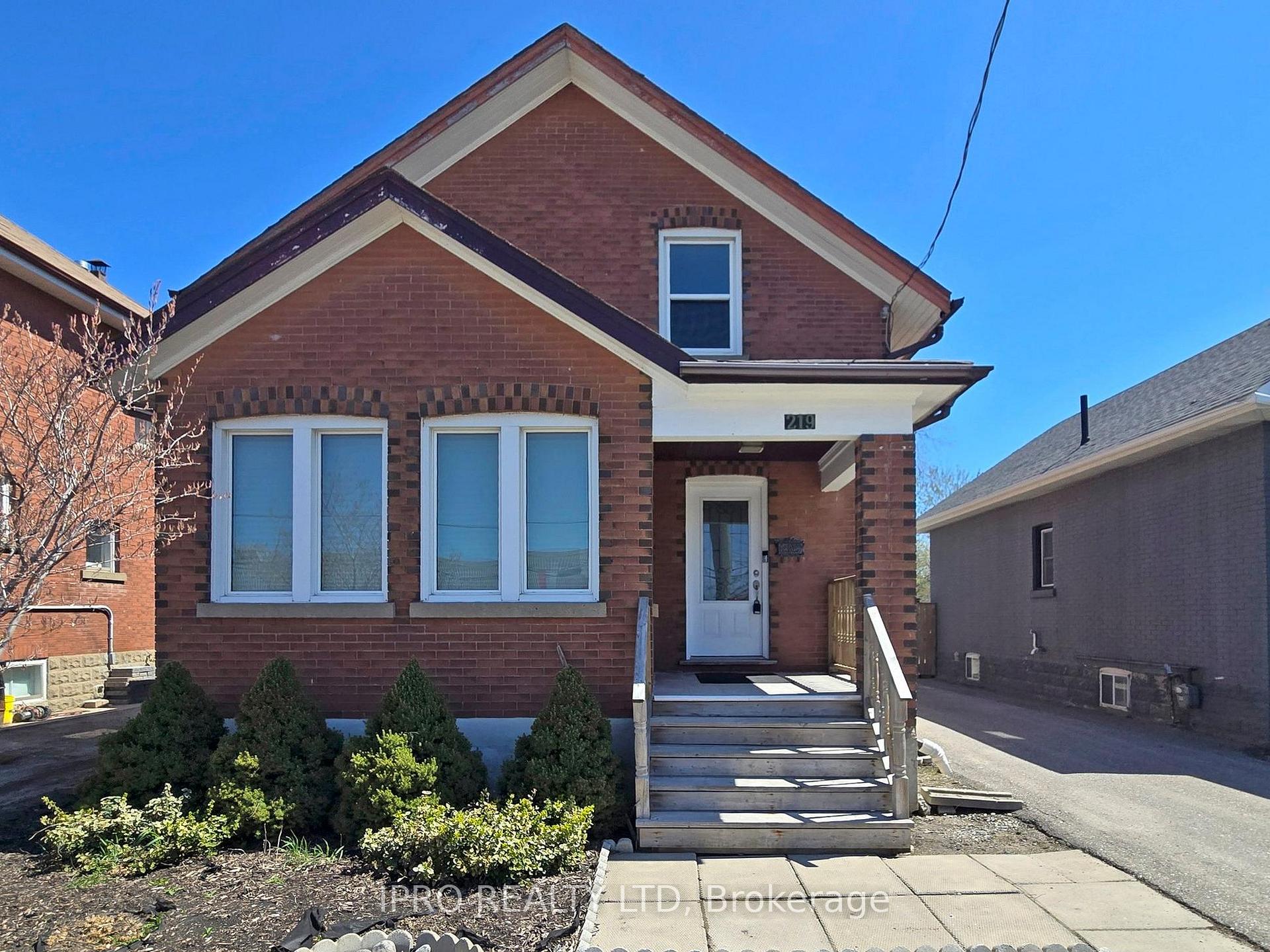 Front of 219 Queen Street W