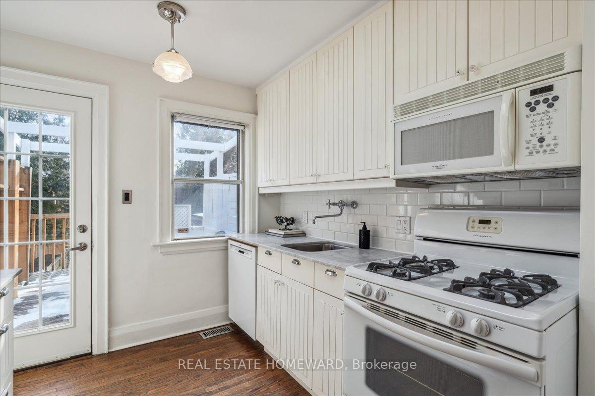 Photo 18 of 103 Sparkhall Avenue, Toronto, North Riverdale — HOMEH