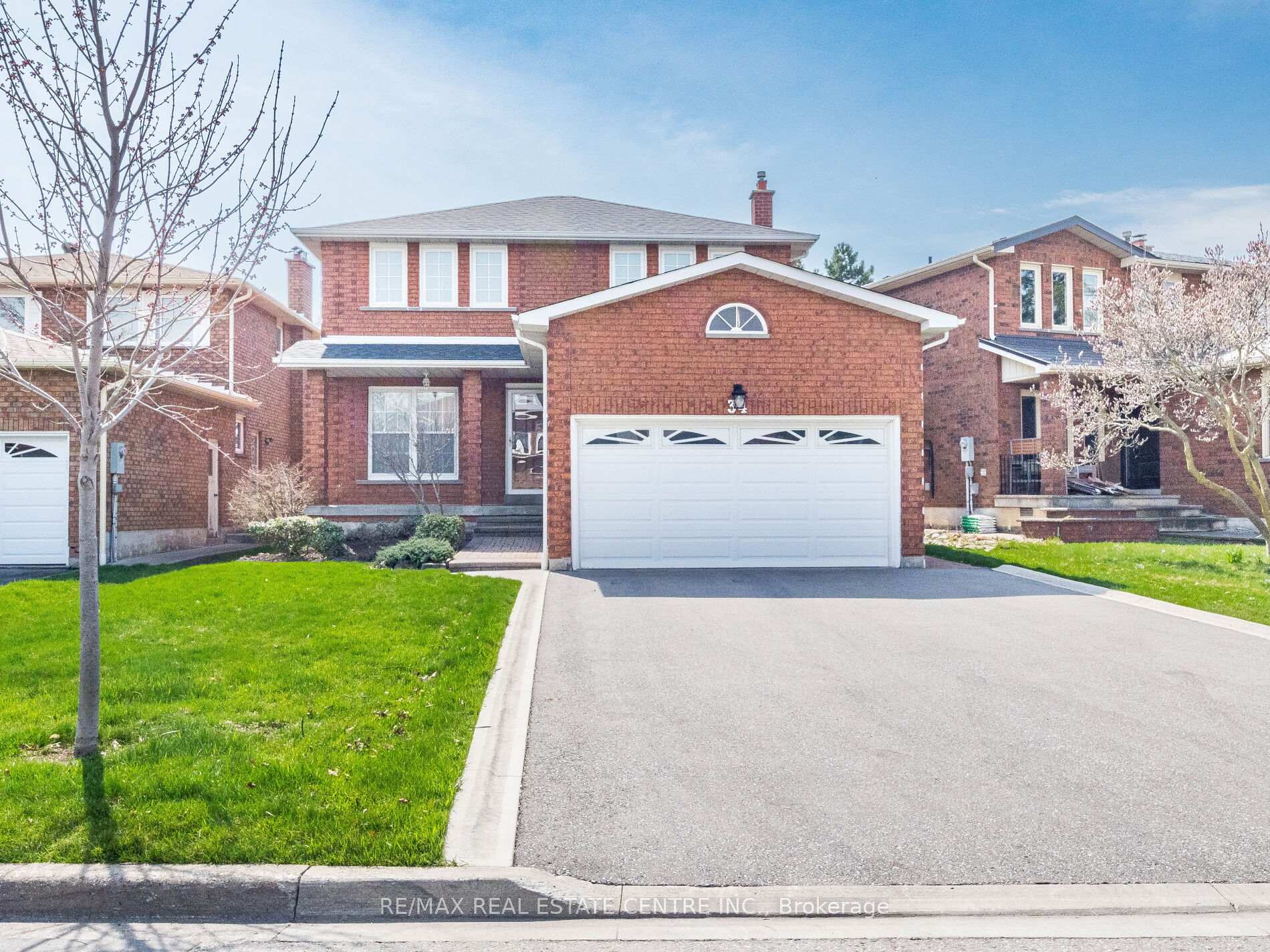 Front of 34 inverary Drive