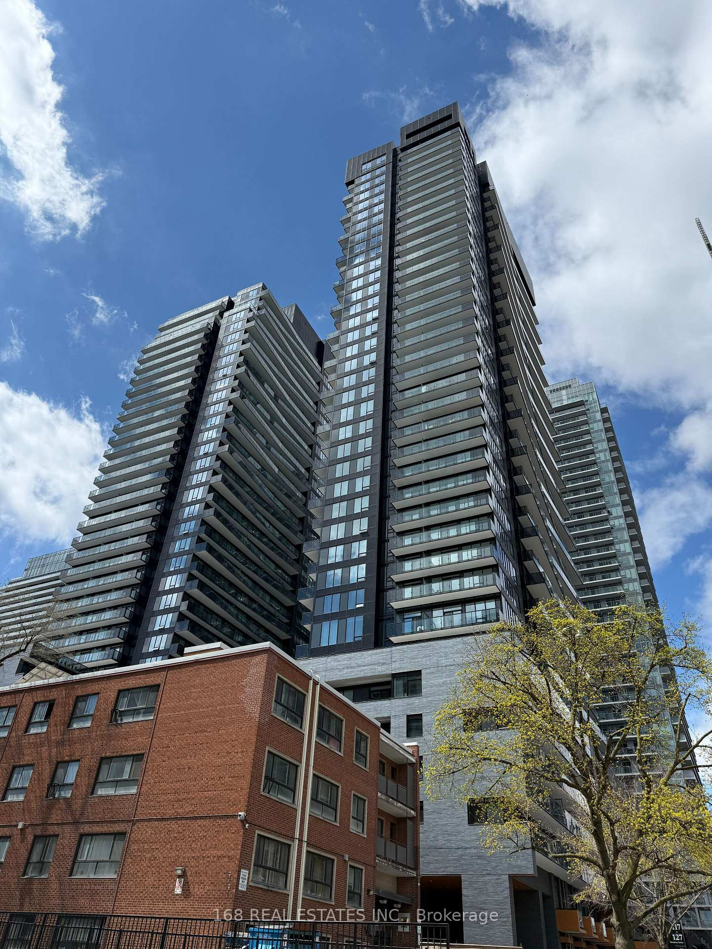 Photo 5 of Unit 608, 127 Broadway Avenue, Toronto, Mount Pleasant West — HOMEH