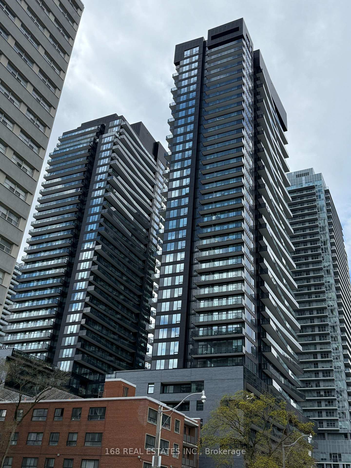 Photo 6 of Unit 608, 127 Broadway Avenue, Toronto, Mount Pleasant West — HOMEH