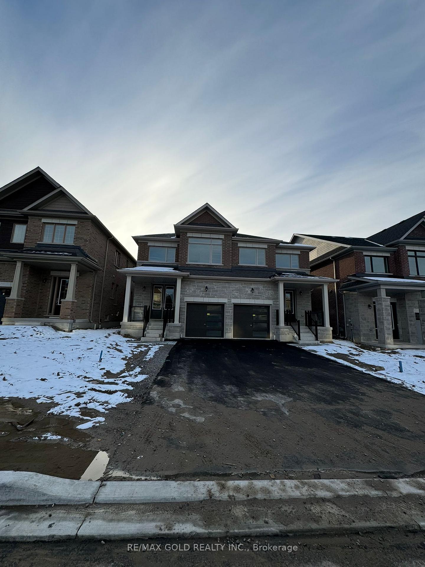 Photo 1 of 18 Sassafras Road, Springwater, Minesing — HOMEH